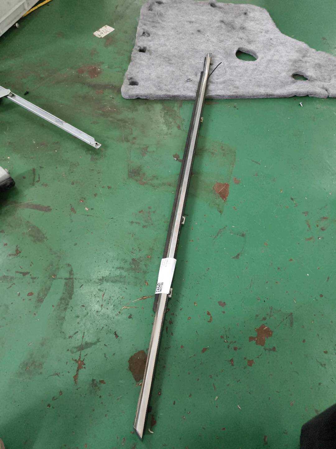 7572033080 前门玻璃压条（左外）