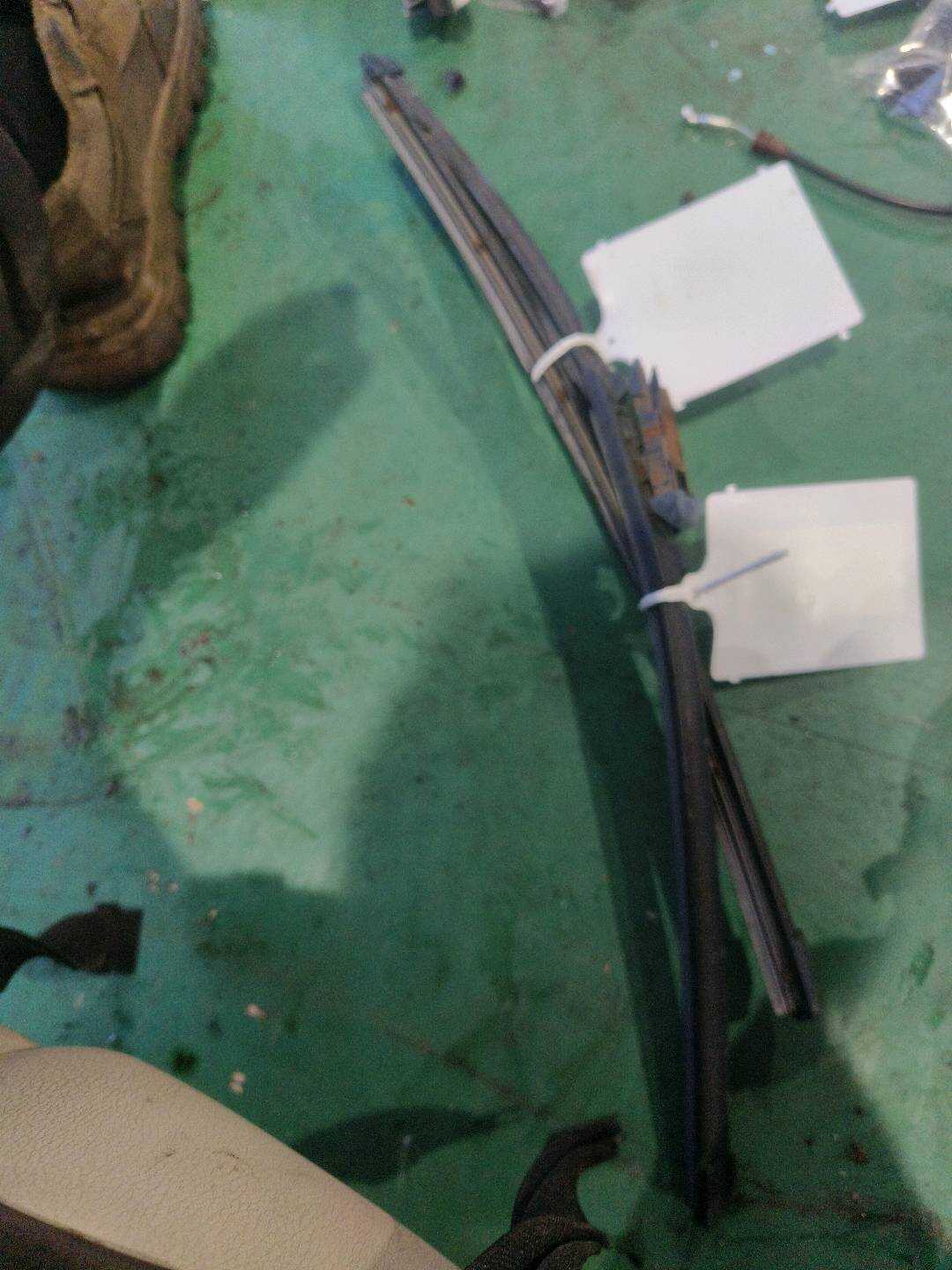 61612455437 Front Windshield Wiper Blade