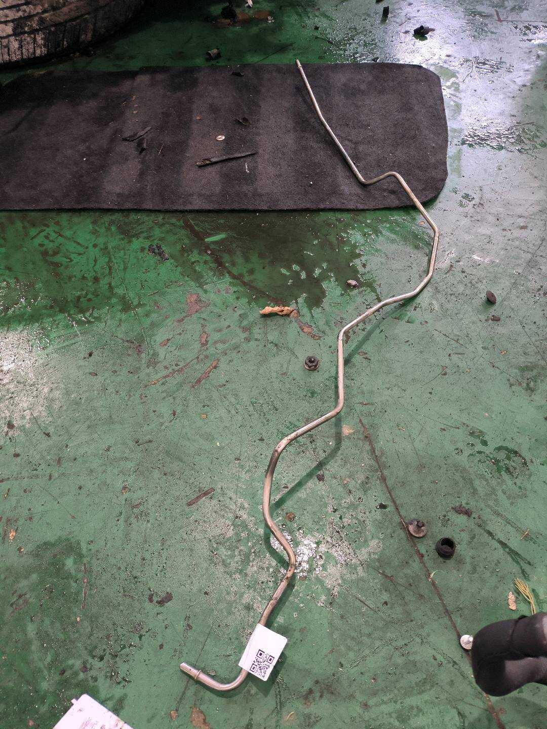 64126950312 燃油箱输油管