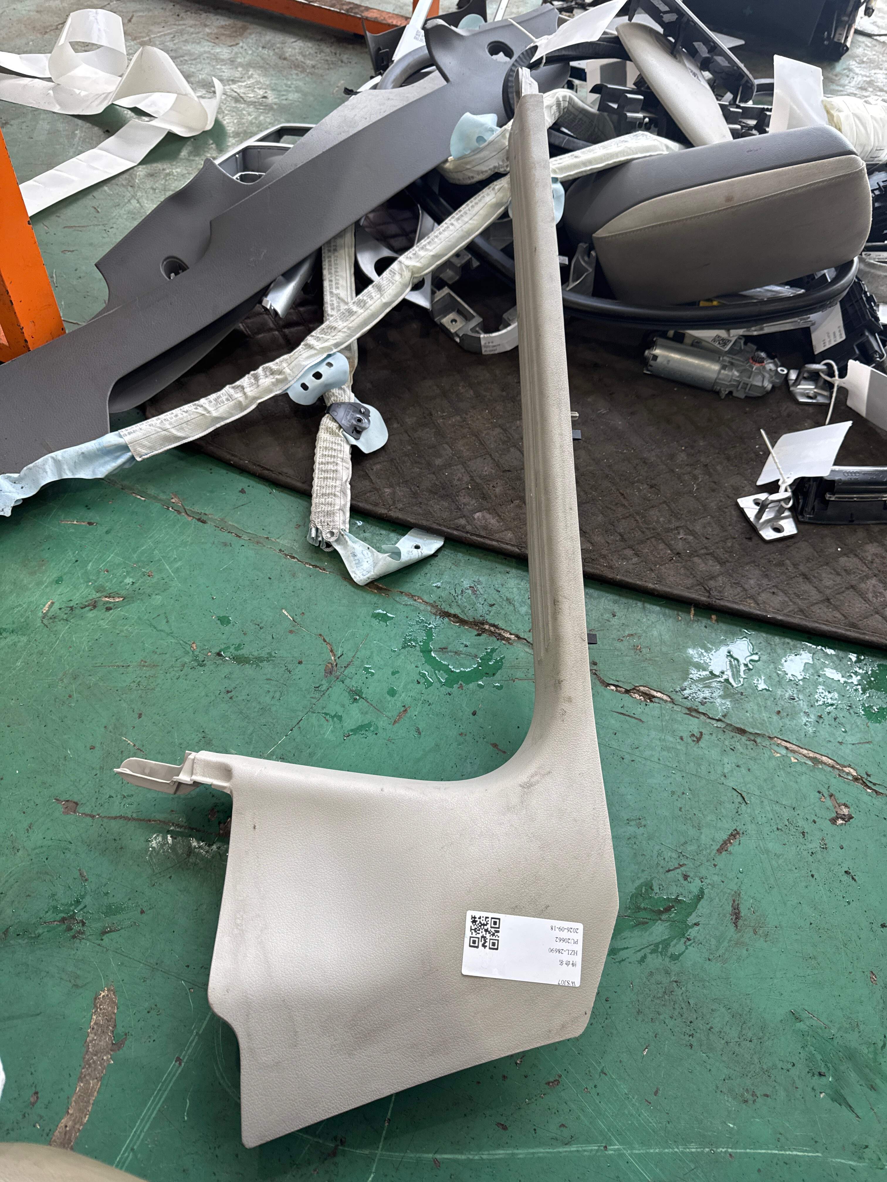 4F1867272D A柱内衬(右下)