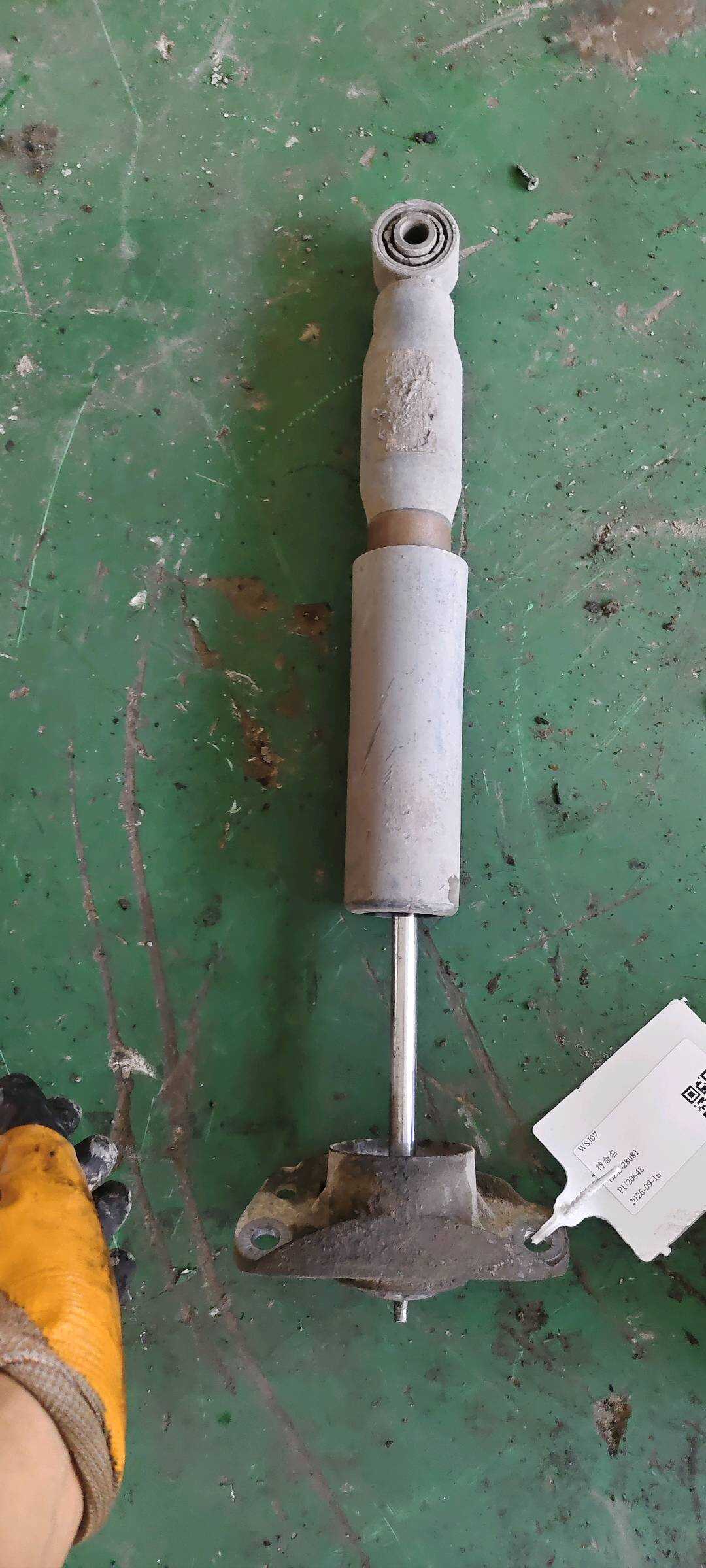 L35D513049 Rear Shock Absorber Insert