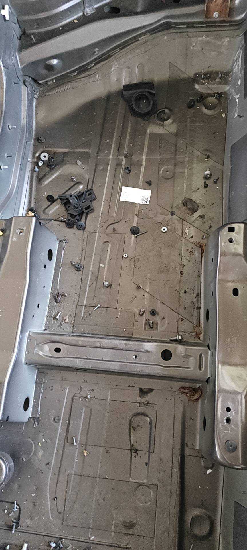 7N0803205 Left Floor Panel