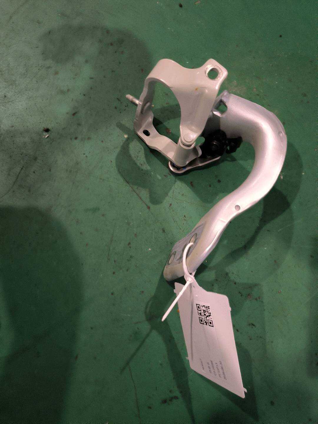8R0827300A 尾盖铰链（右）