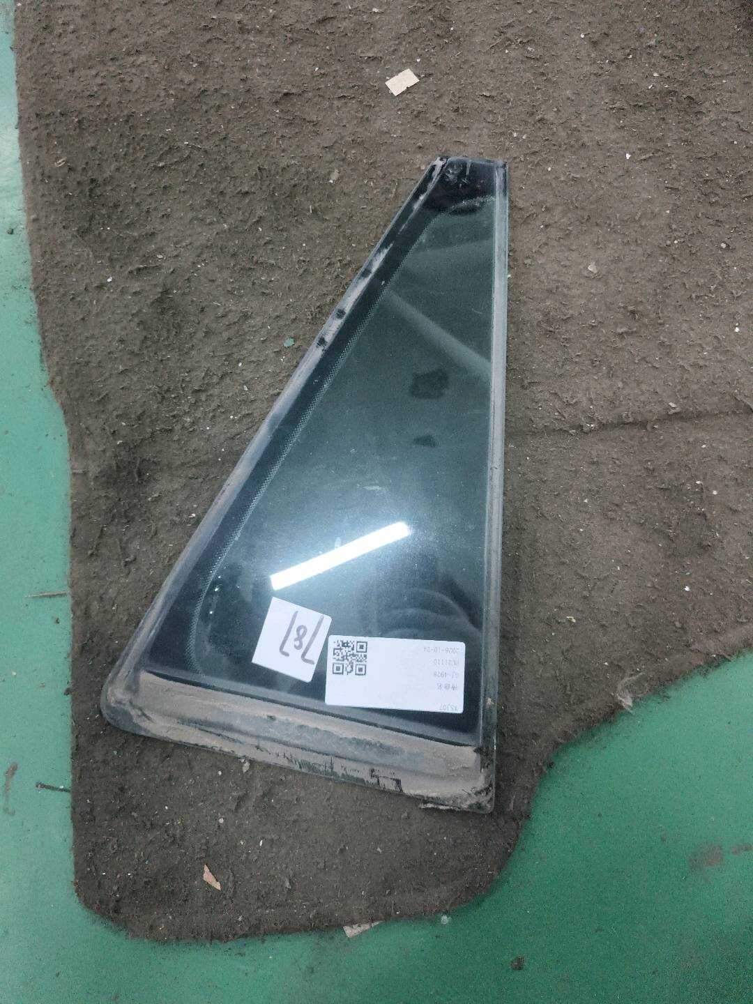 1K9845216B Rear Door Quarter Glass, Right
