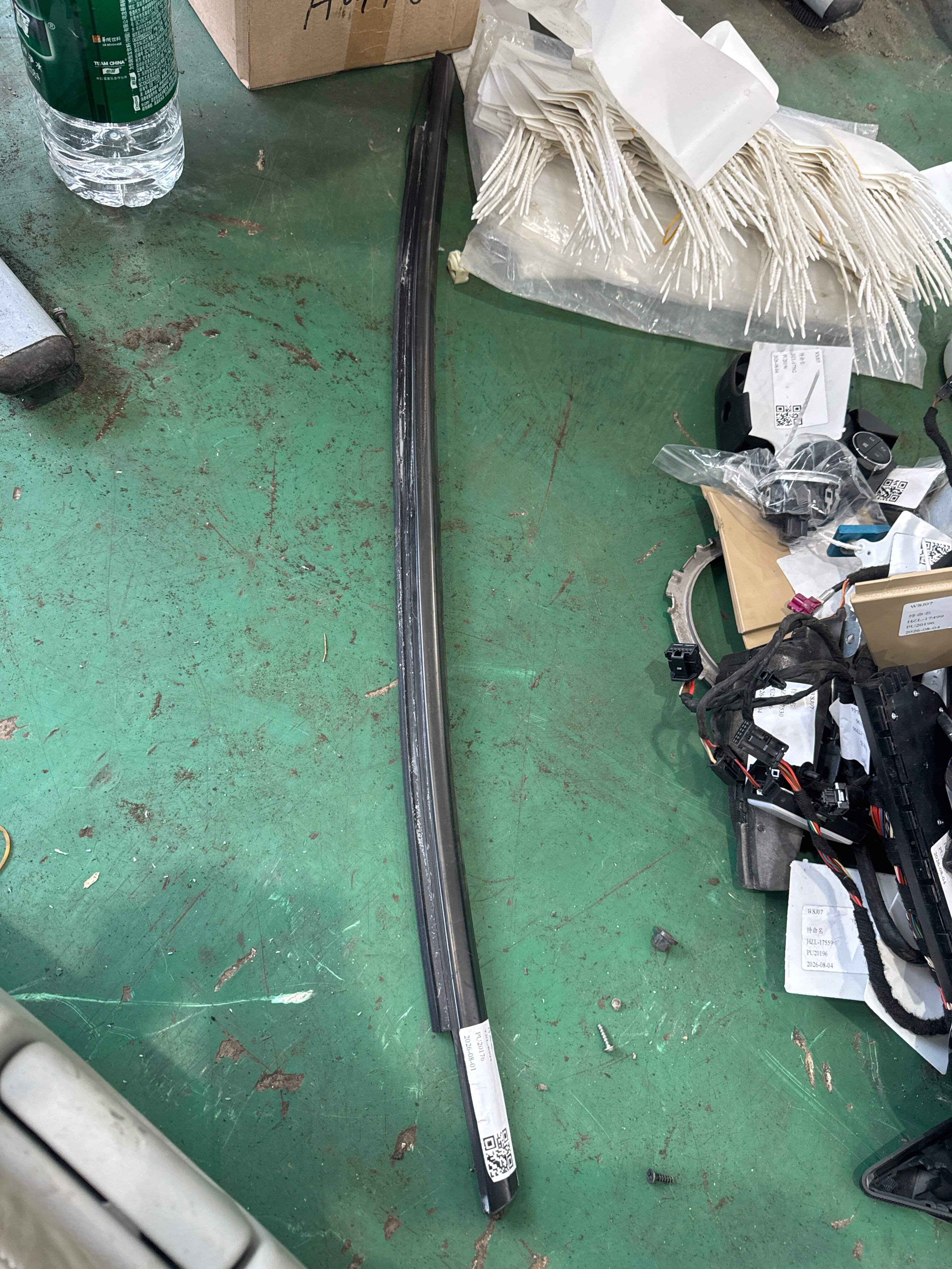 51357305584 后门玻璃压条(右外)