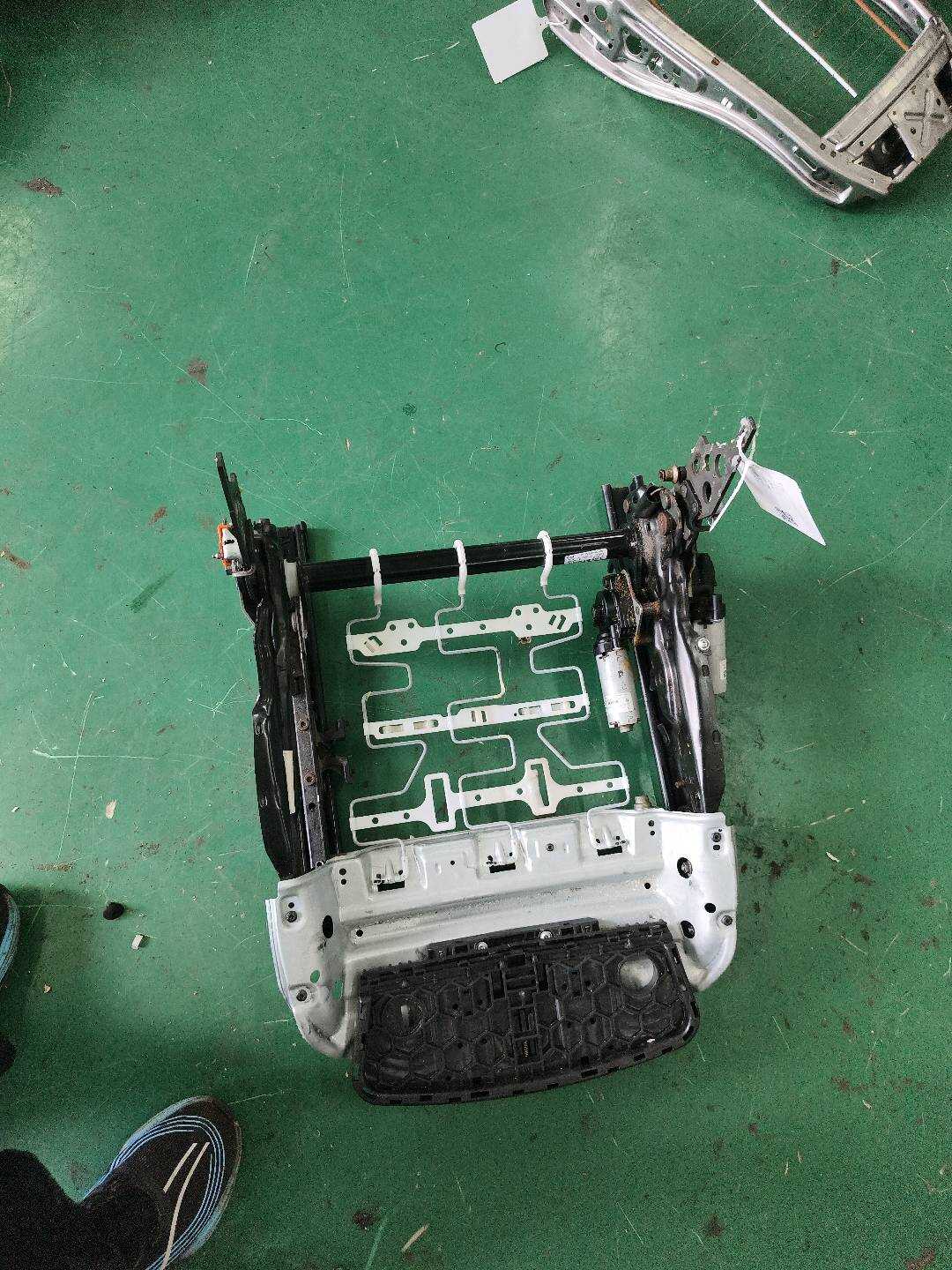 52107285859 驾驶员座椅底座骨架