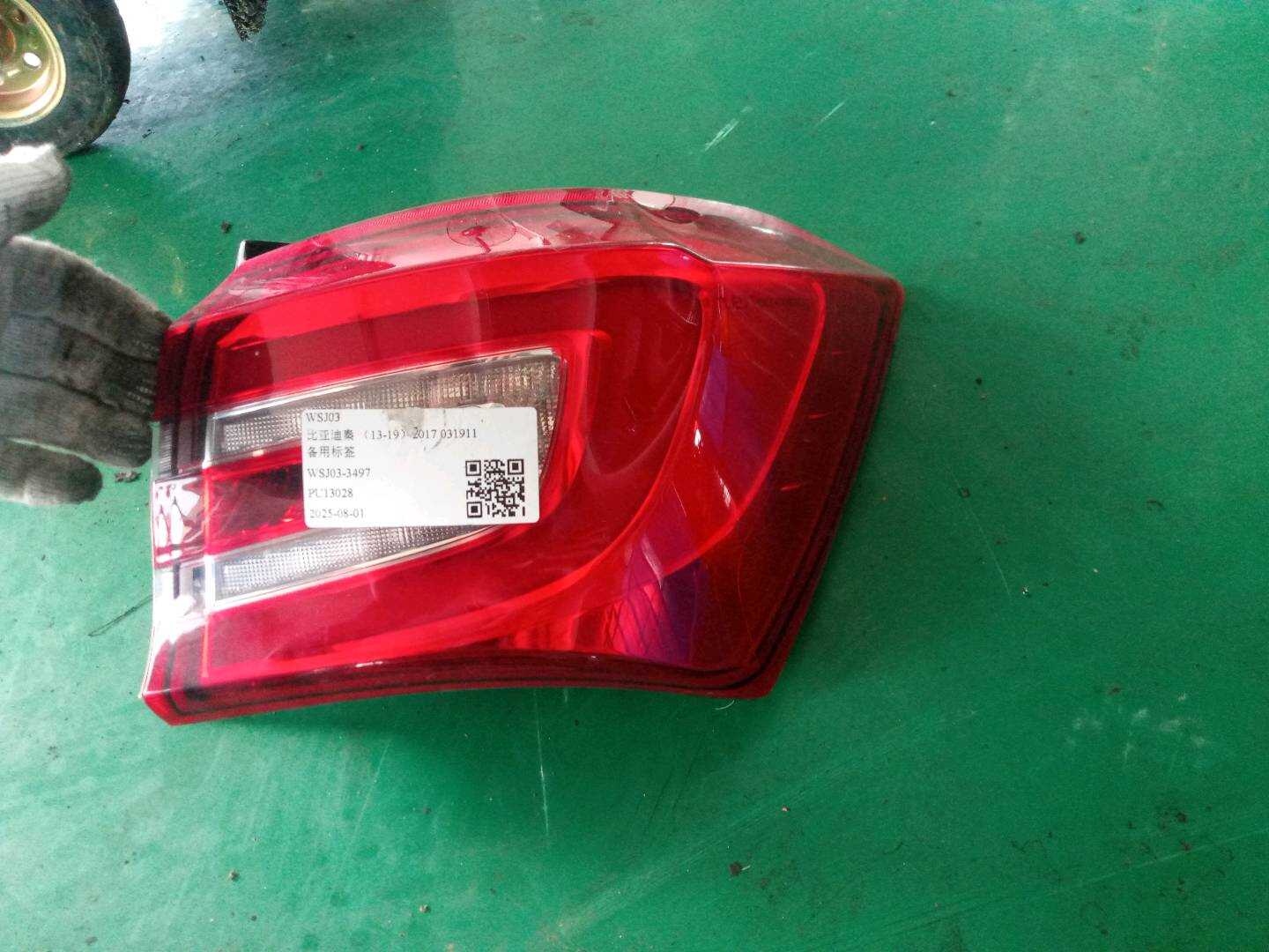 11619538 Inner Tail Light Half Assembly, Right