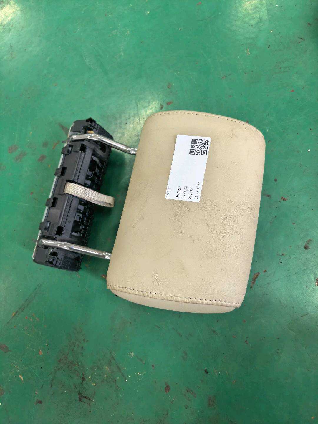 4L0883901C 后座椅头枕（右）