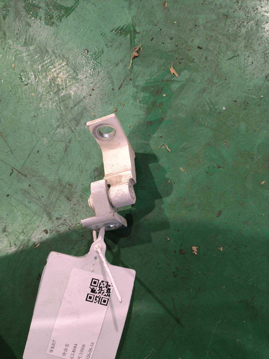 8X4833406A 前门铰链（右下之上）
