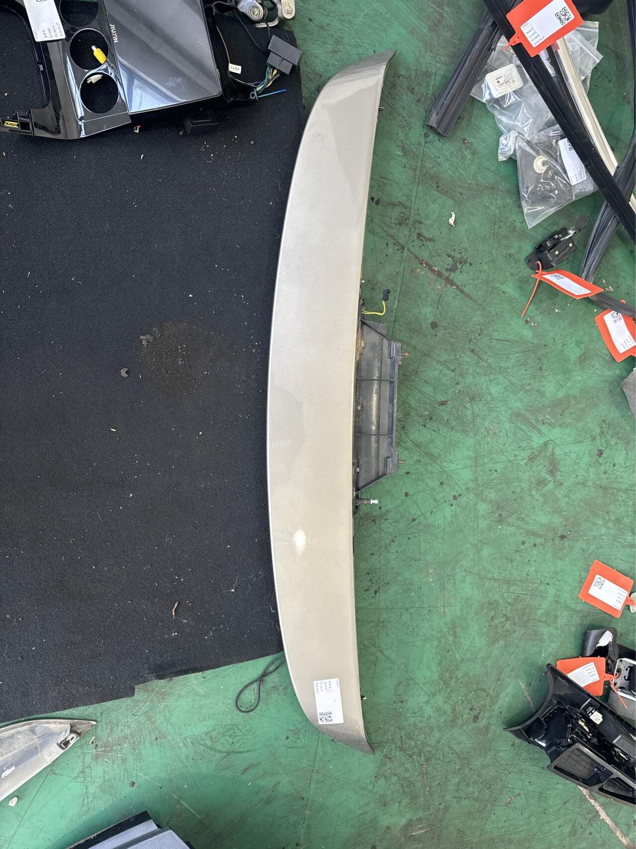 YL00454080 Rear Spoiler