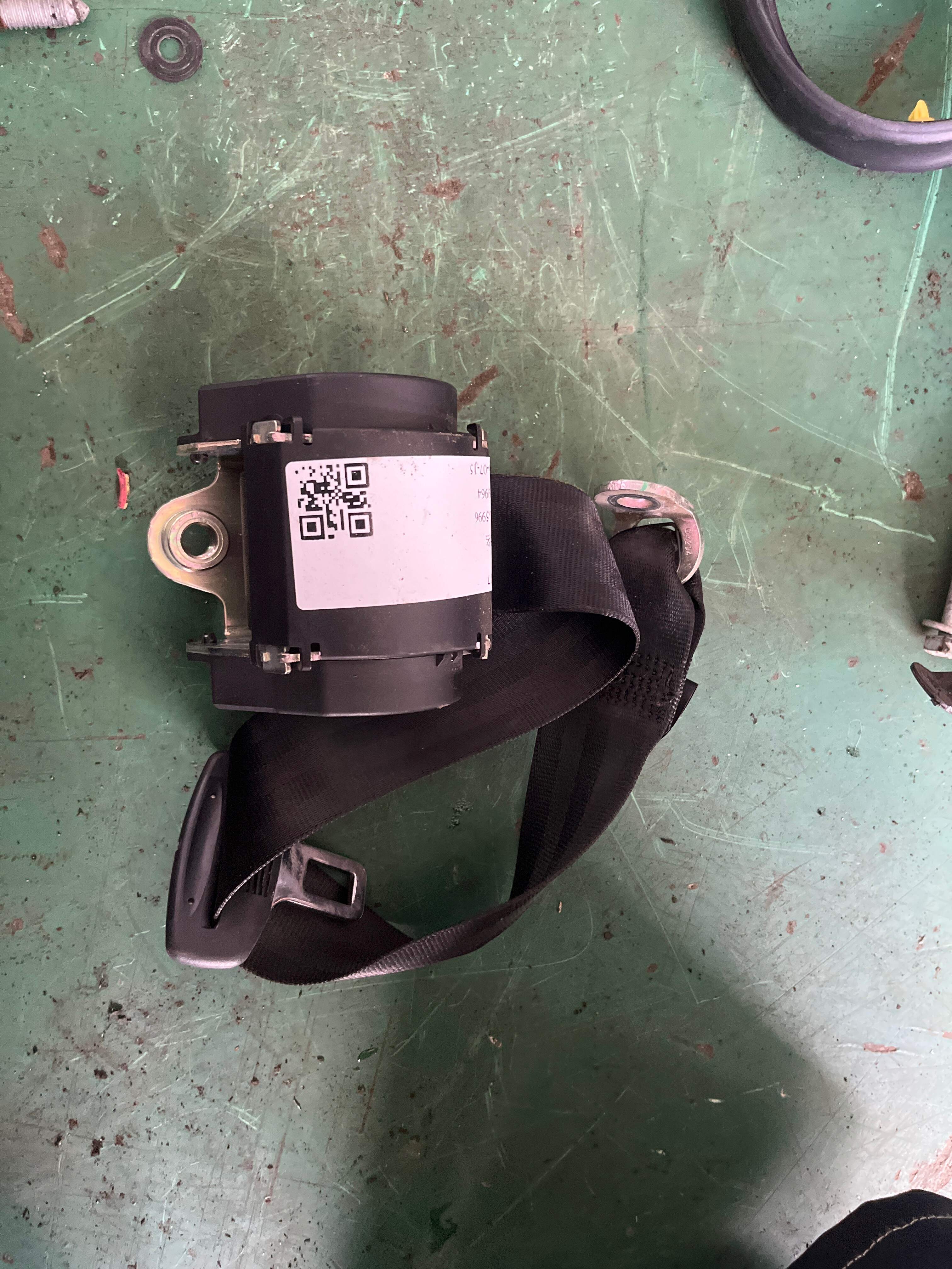 L8RD857805V04 Rear Seat Side Seat Belt, Left