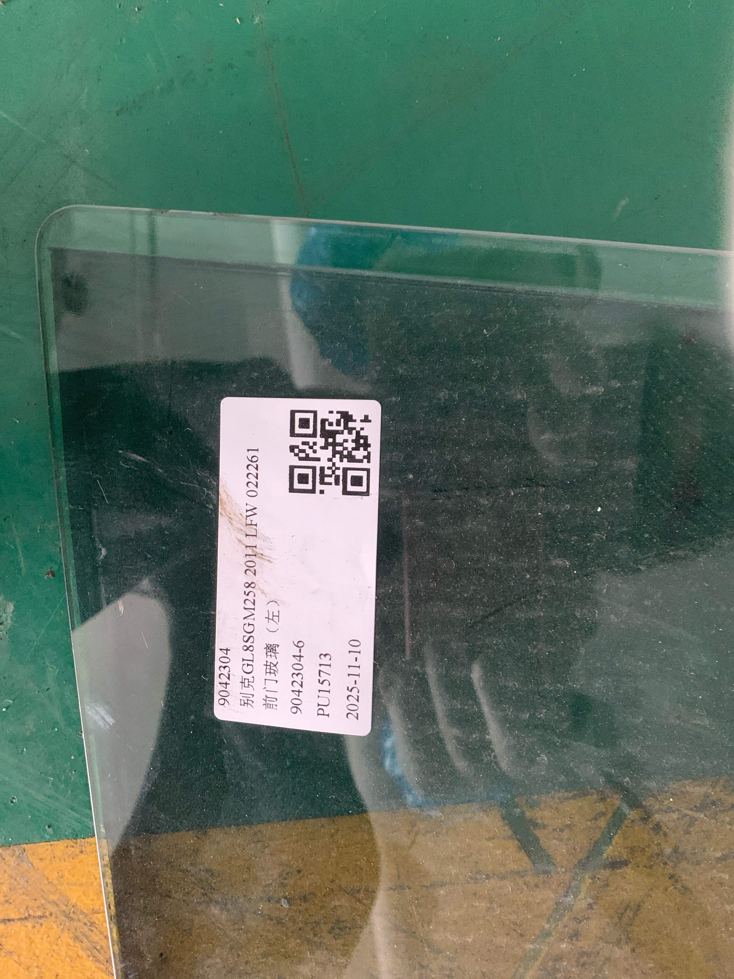 9042304 前门玻璃(左)
