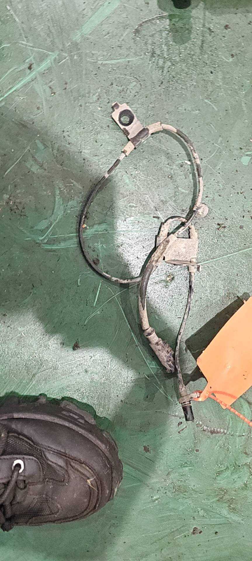 MEFA3630400 右后轮速传感器总成