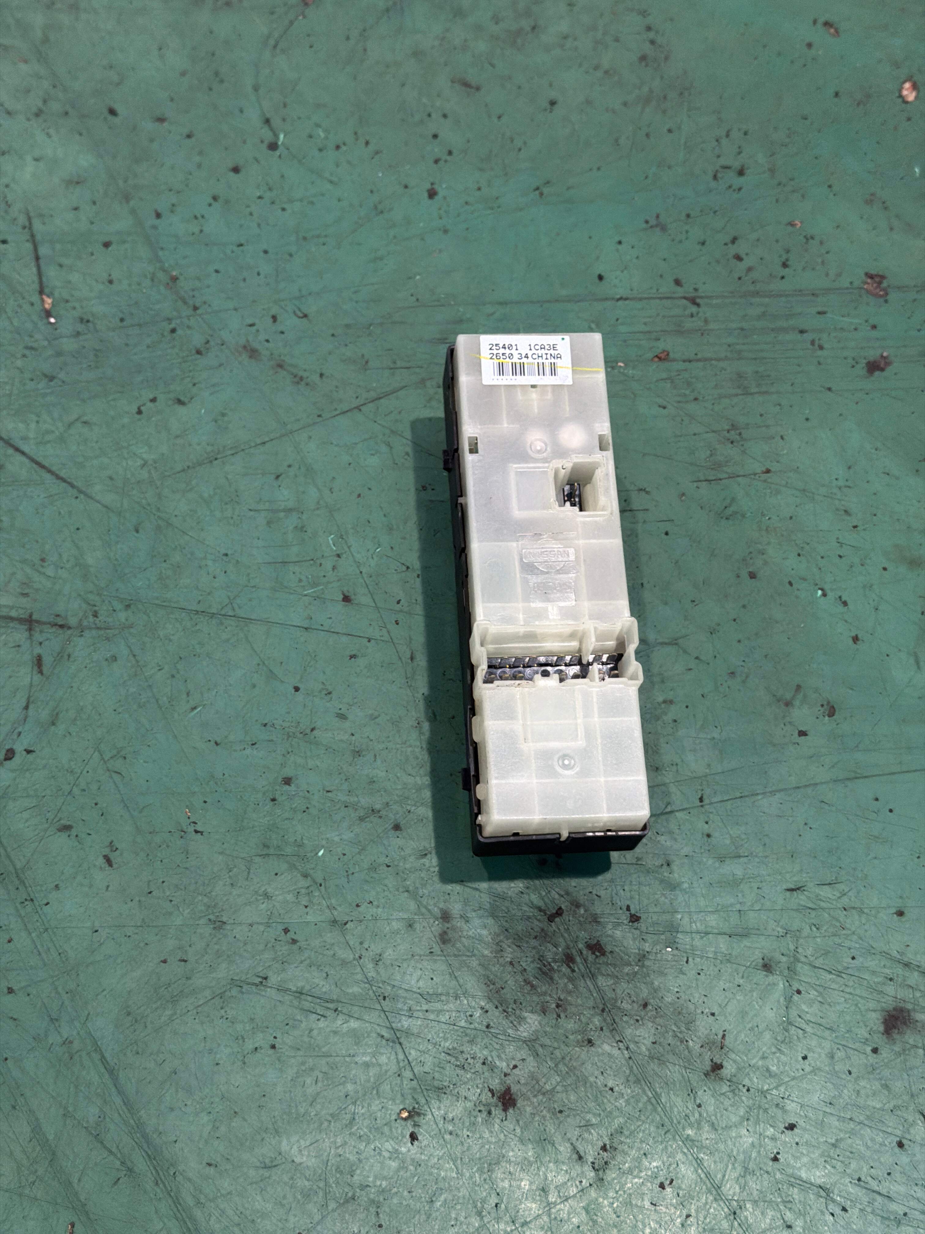 254011CA3E 前门玻璃升降开关(左)