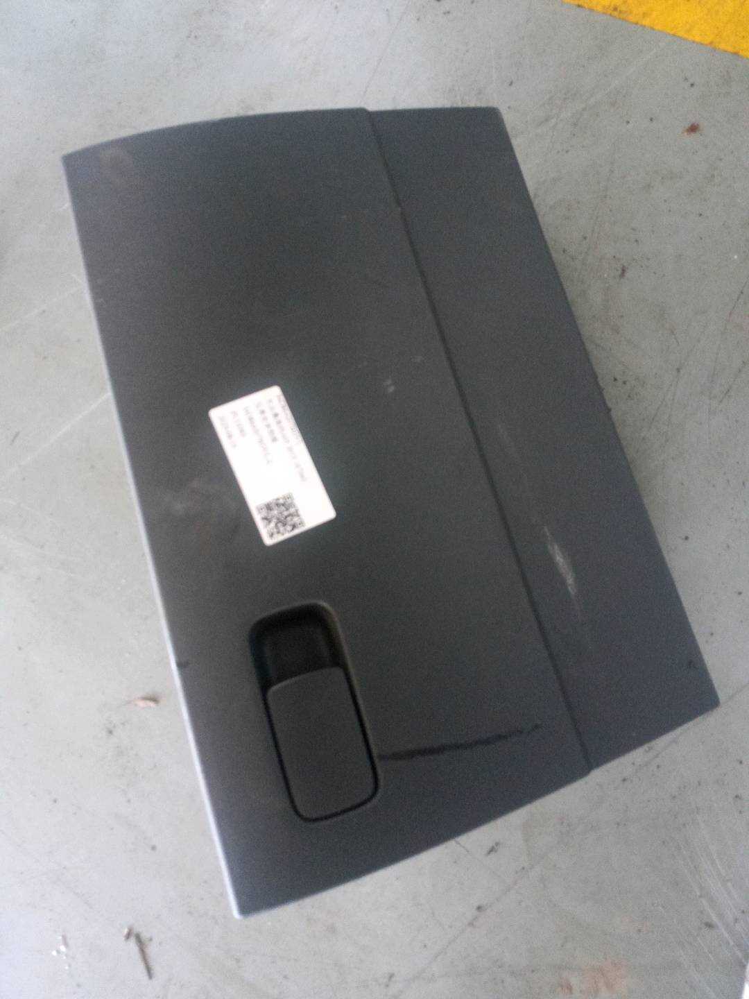 34D864207BDVL 仪表台杂物箱