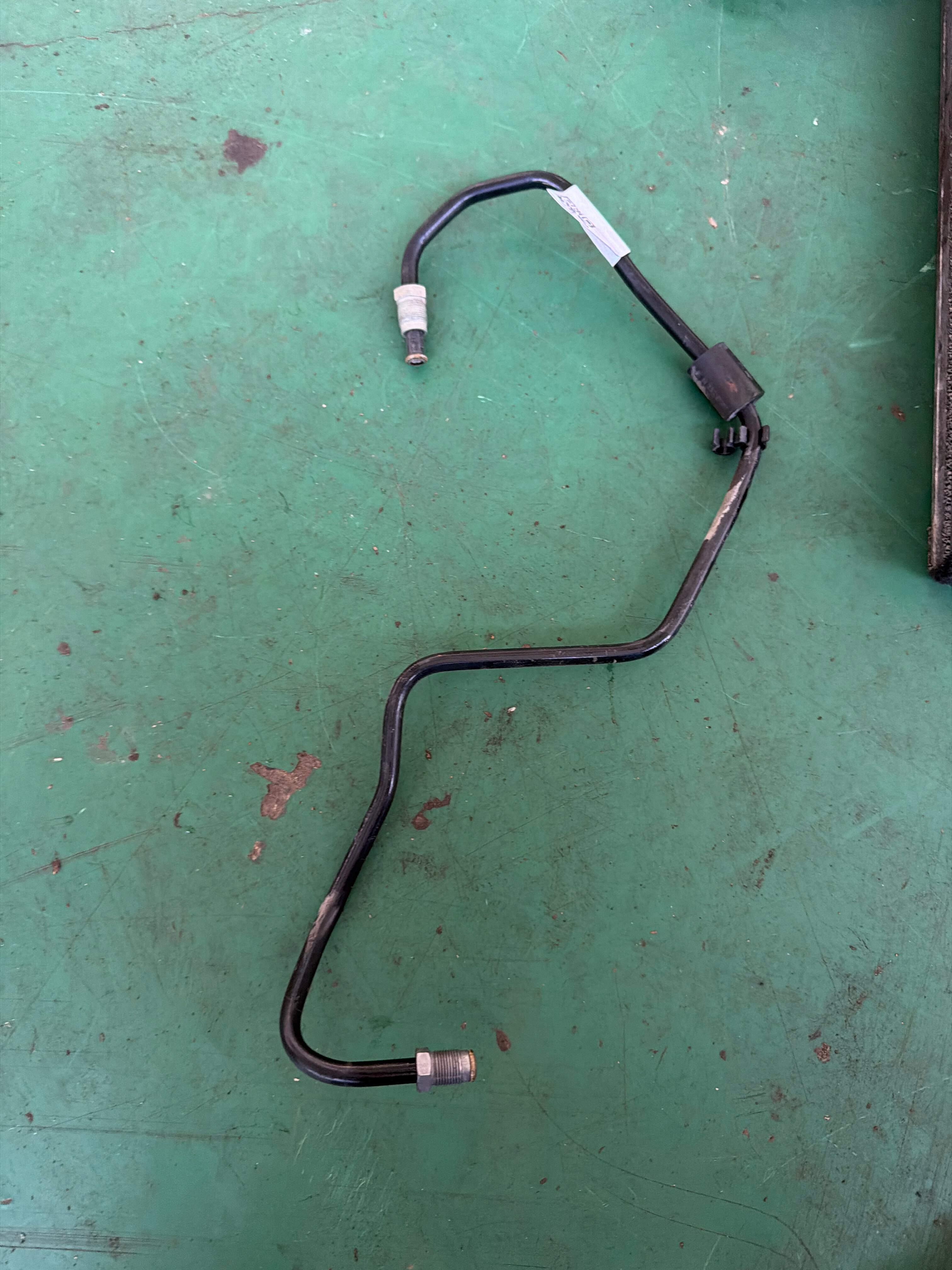 LR005262 Front Brake Line