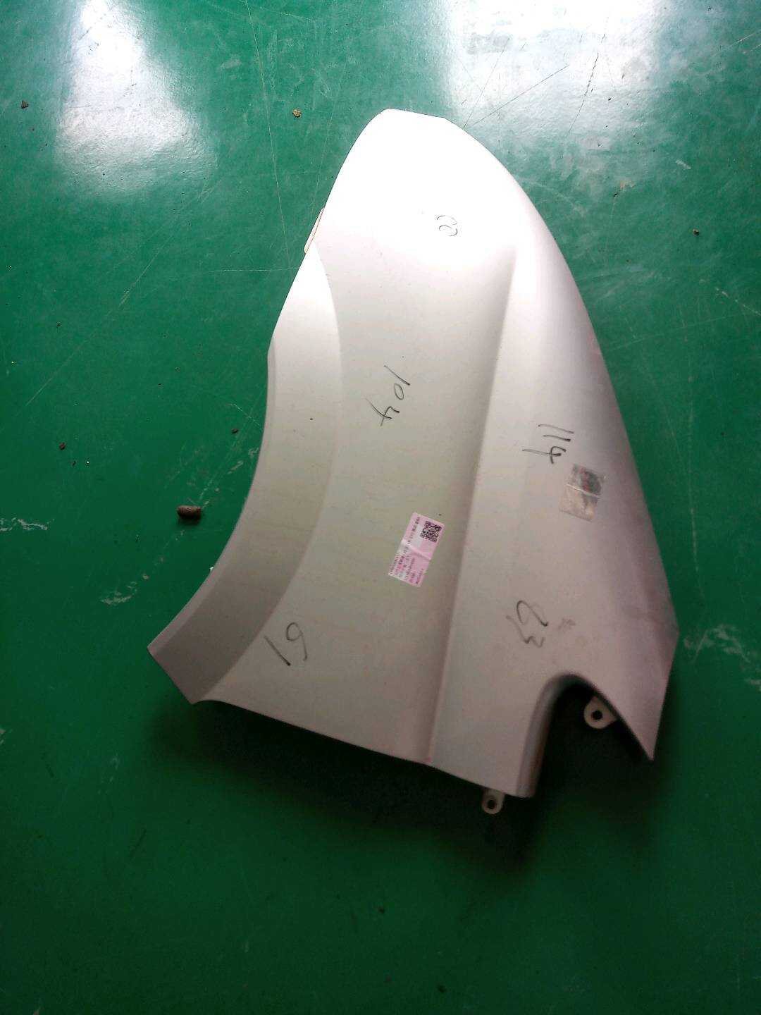 C000020814100 前叶子板（左）