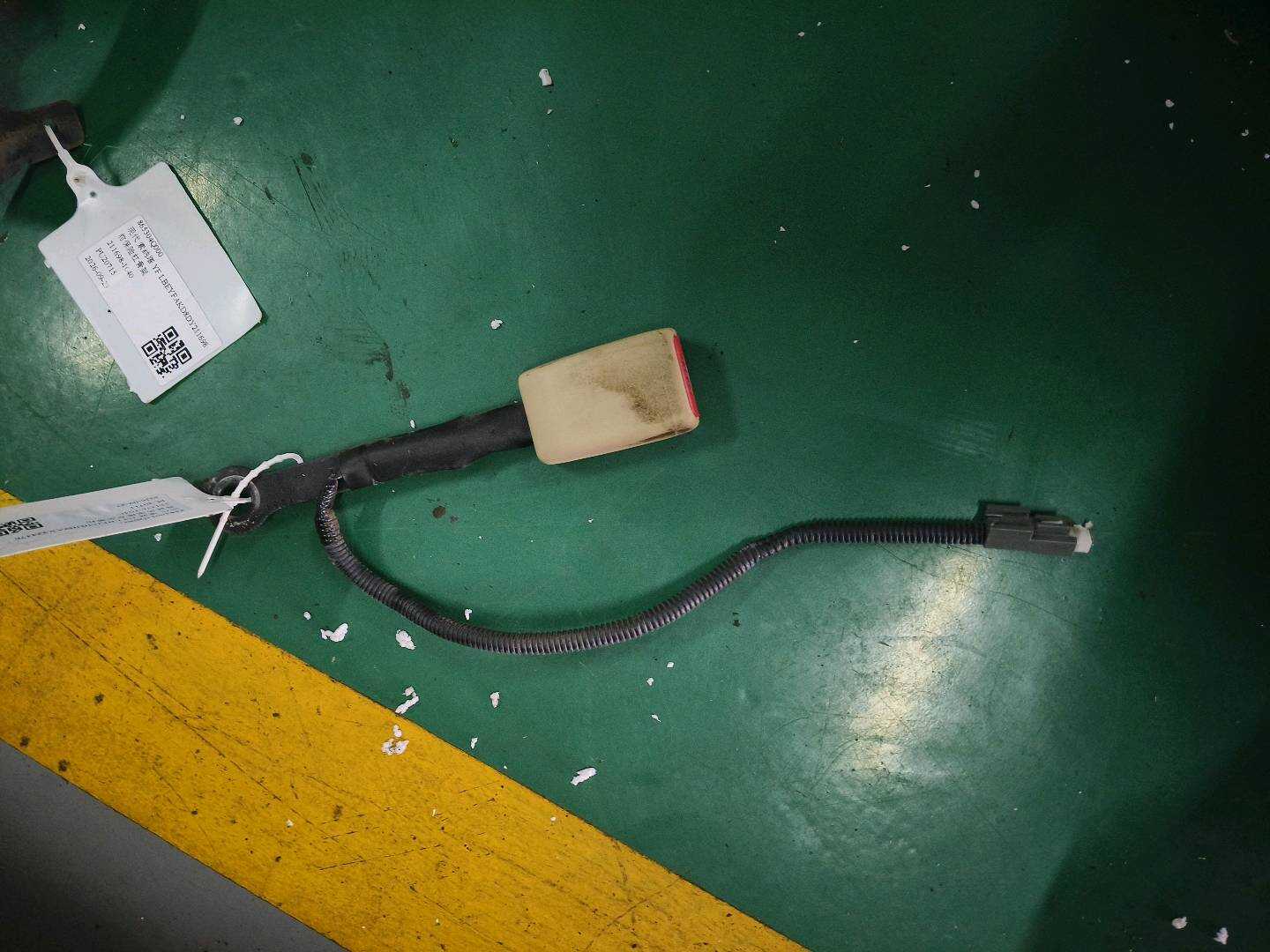 888300L020XU 驾驶员座椅安全带扣