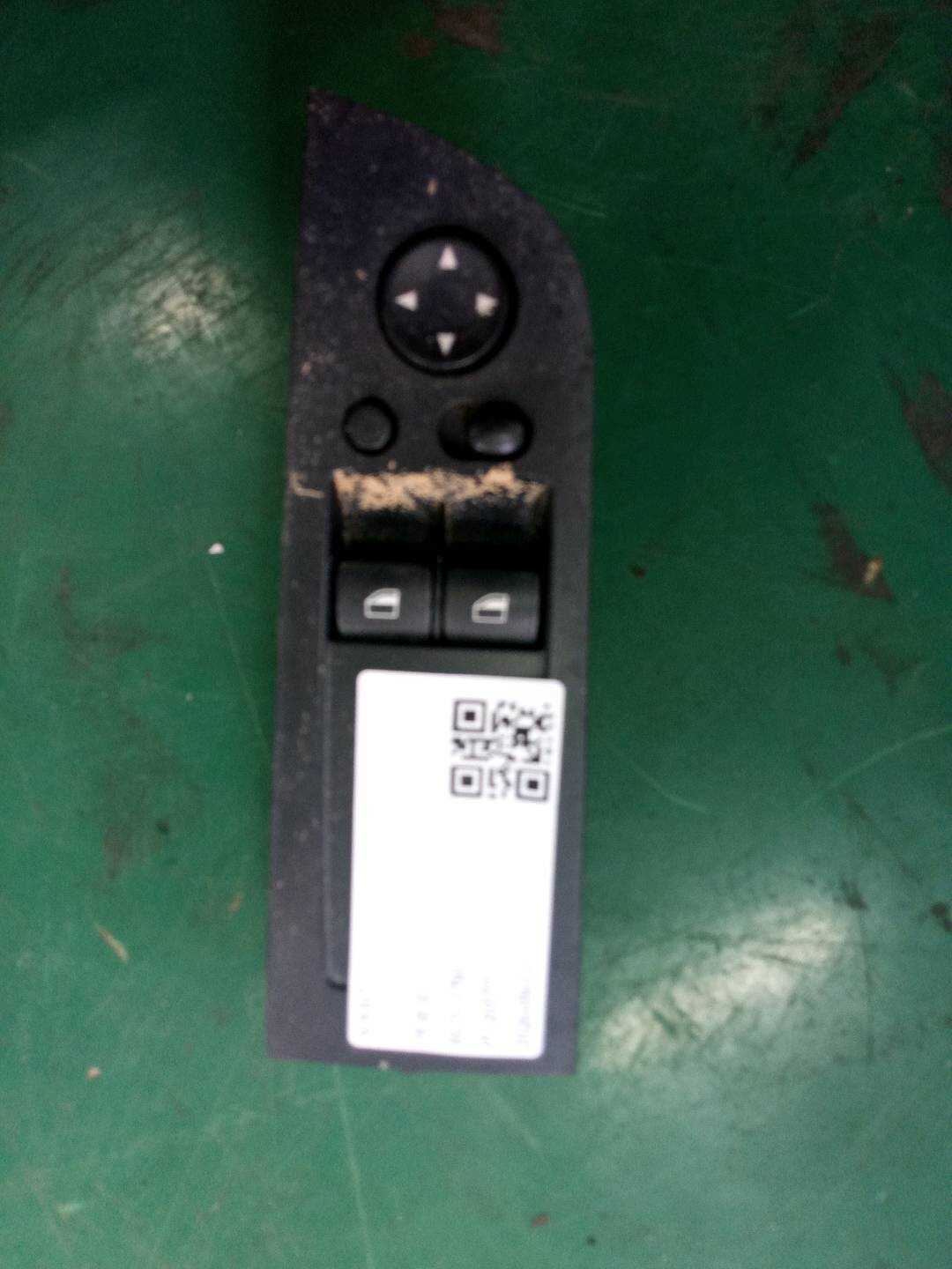 61319217352 Front Door Window Switch, Left