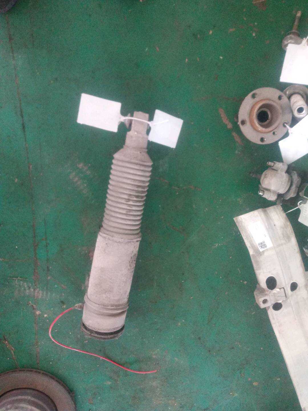 33526786543 后减震器芯