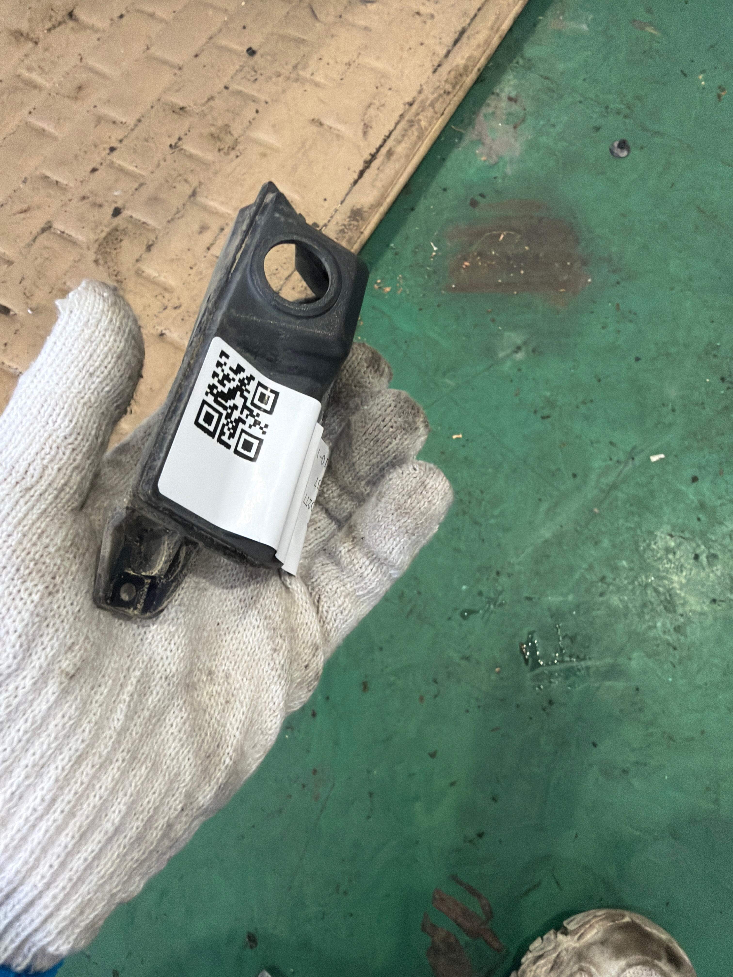 LR028103 Rear Camera Cover