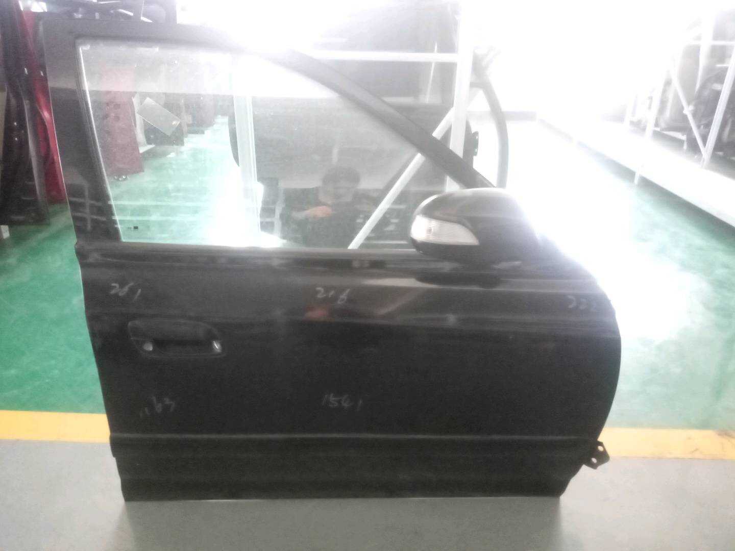 7600408000 前门壳(右)