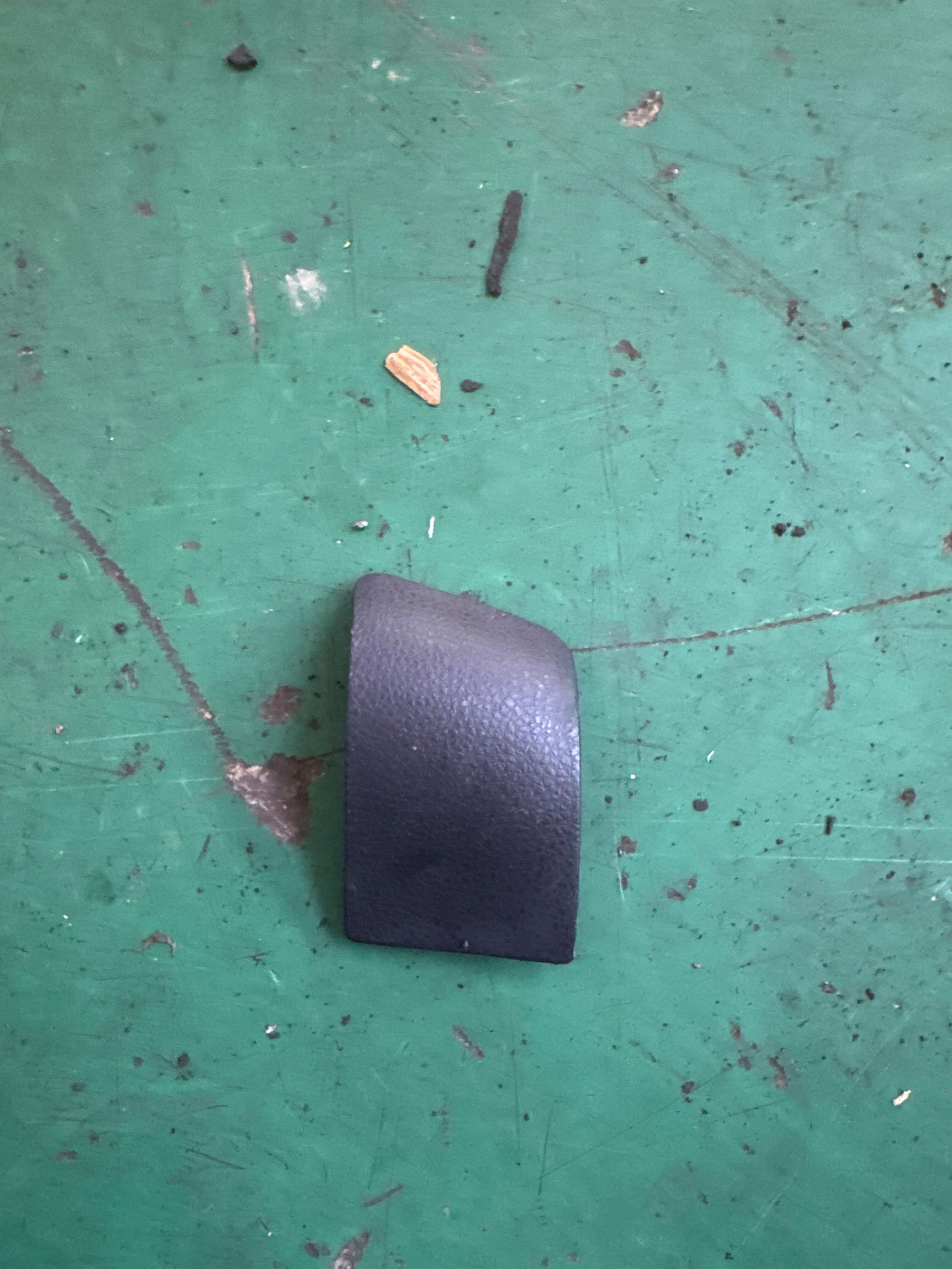 6210351ADU0000M02 左侧后排座椅转轴饰盖_松脂黑色