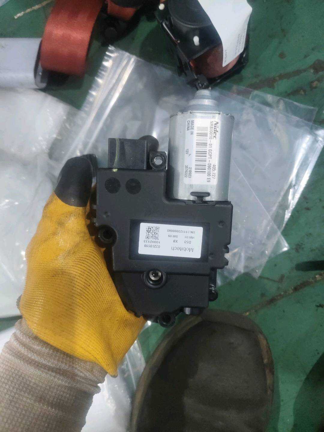 B013156 Sunroof Motor Assembly