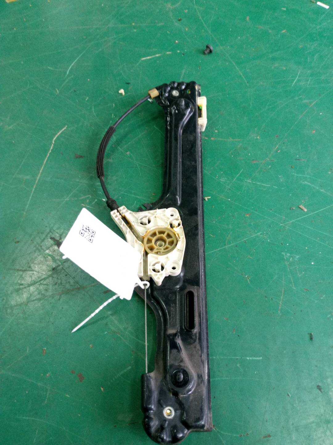 51357197303 后门玻璃升降支架(左)