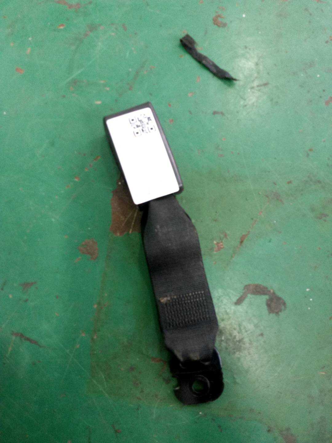 72117161650 后二排座椅安全带扣（中）