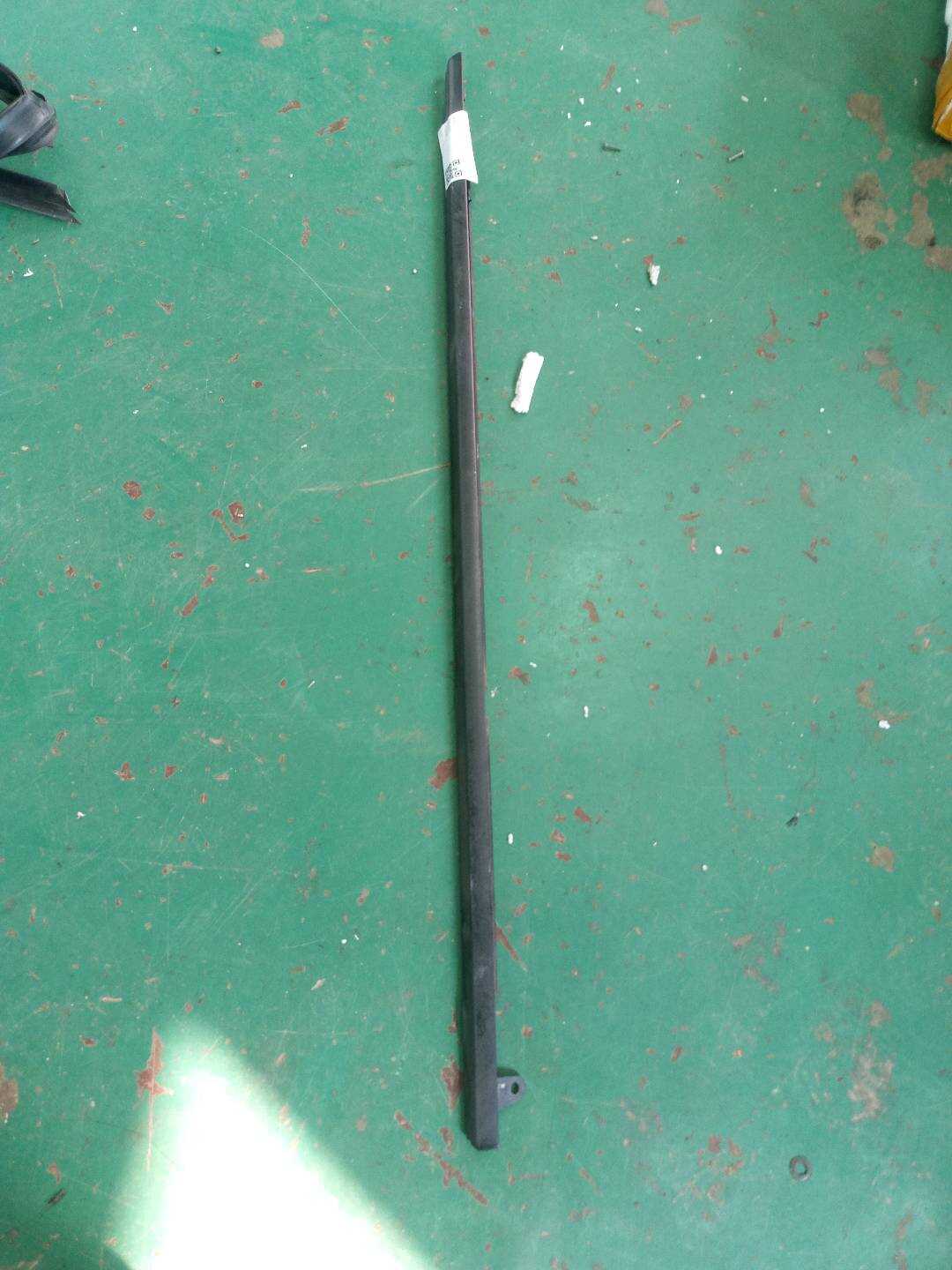 828201JZ0A 后门玻璃压条（右外）