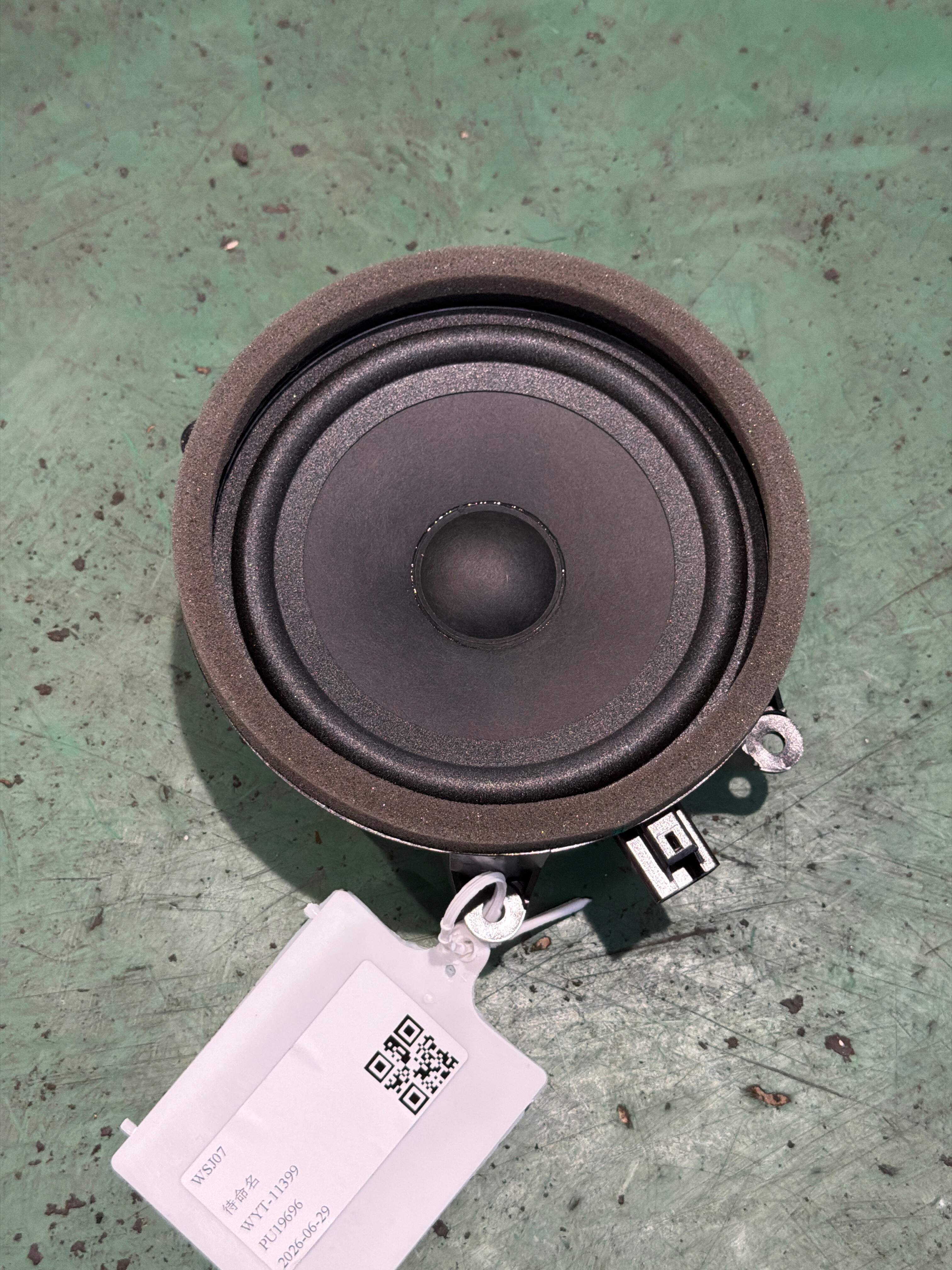 8890363827 前门扬声器(右)