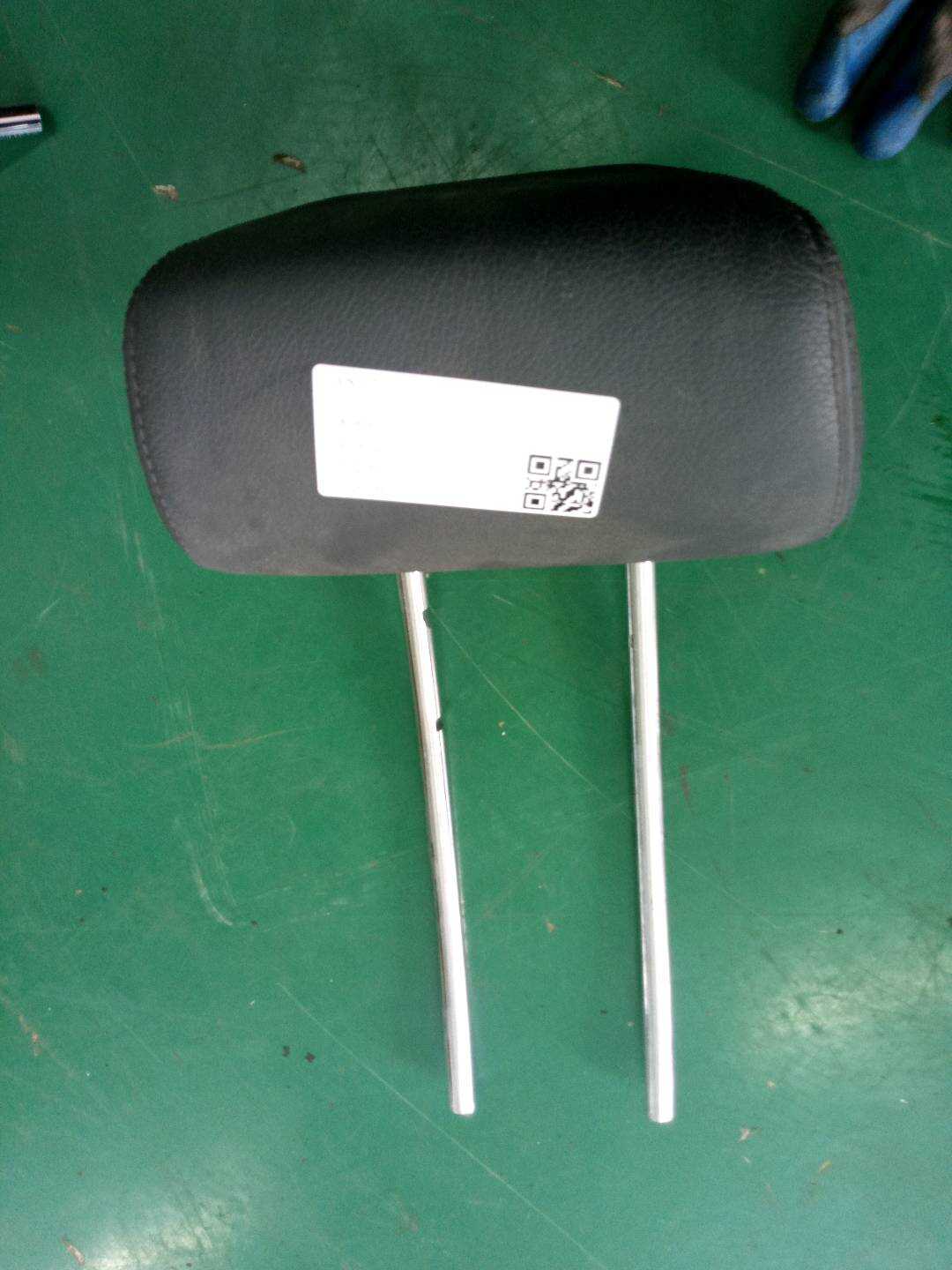 A21297009509E43 后座椅头枕(中)
