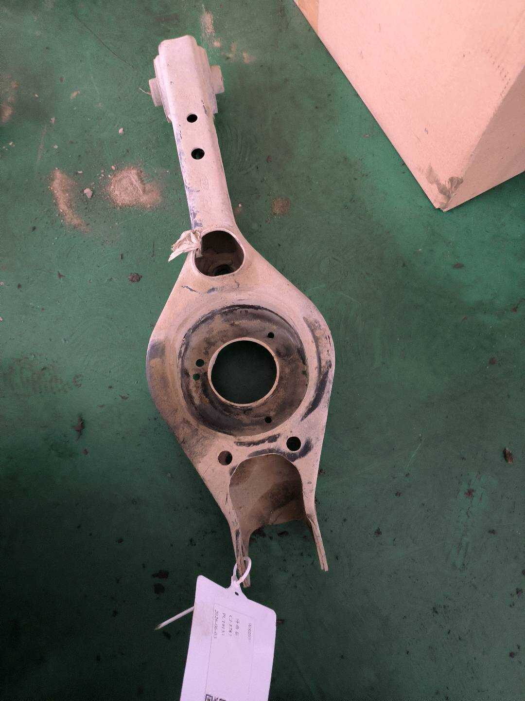 55210B3000 后下摆臂（右）