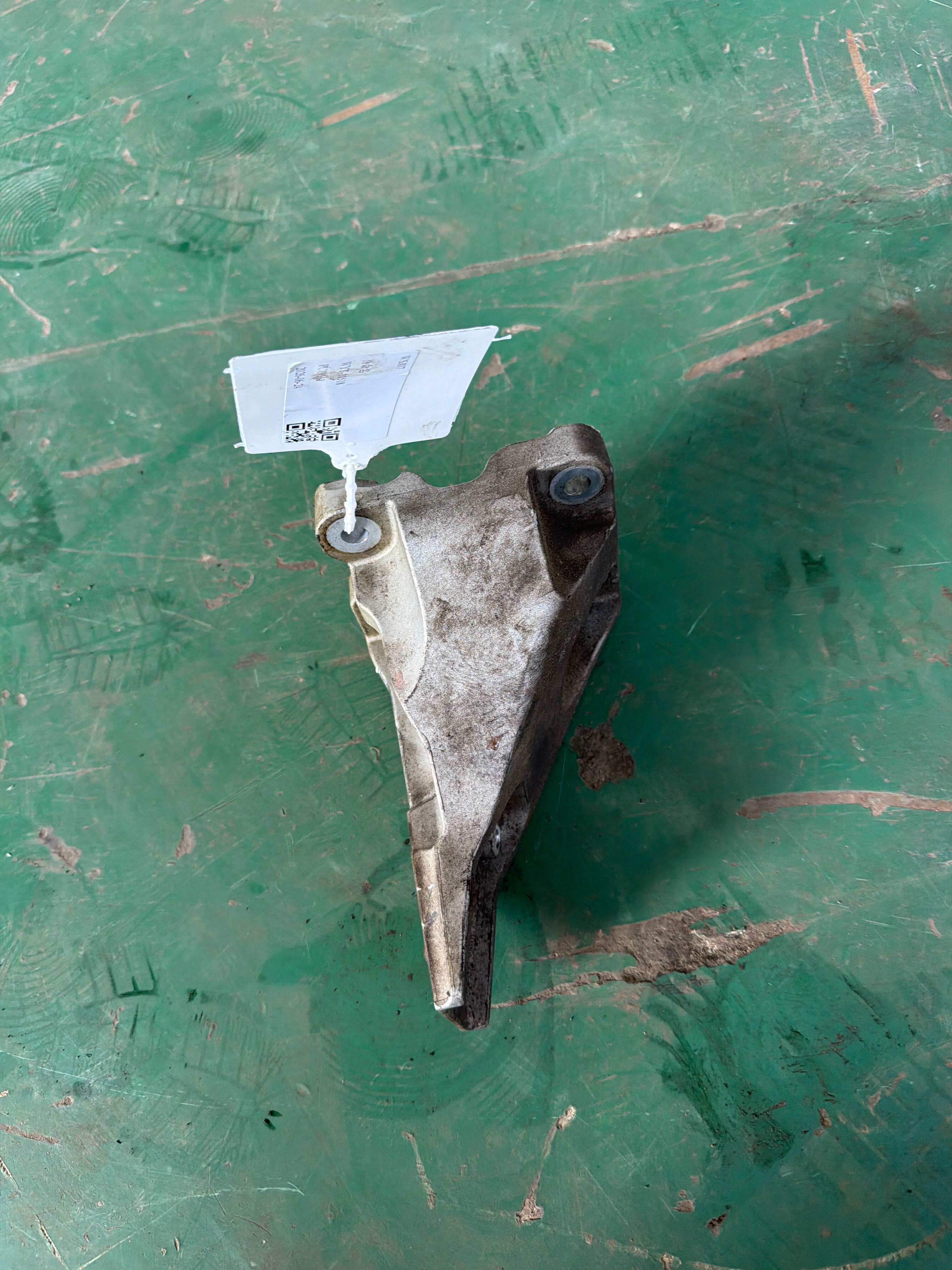T2H2178 Engine Bracket, Left