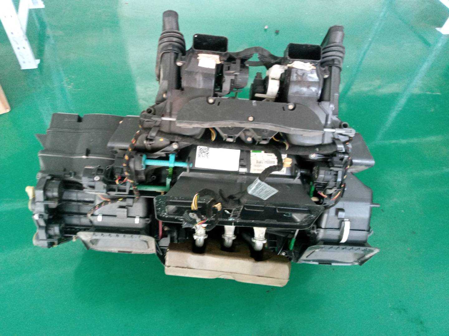 64106907742 Rear Evaporator Assembly