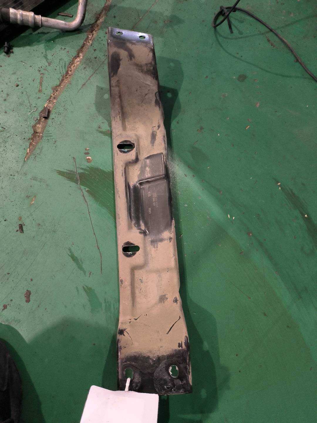 8R0825001C 油箱防石击保护膜