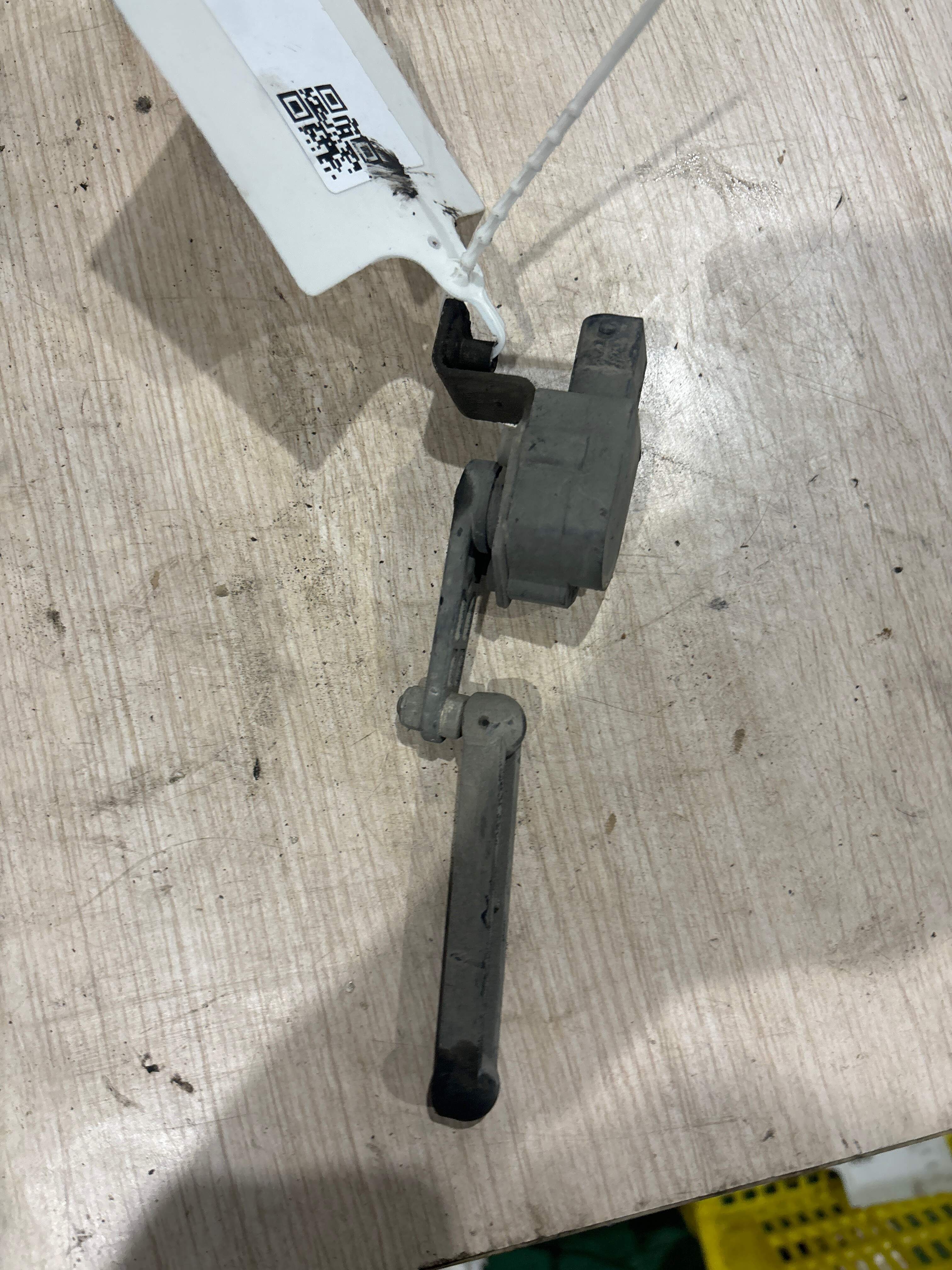 37146776549 车身高度传感器连杆（前）
