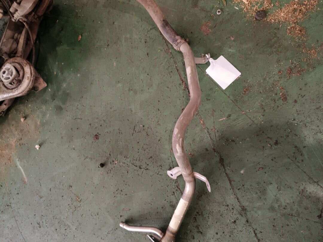 T4N5588 燃油箱加油管