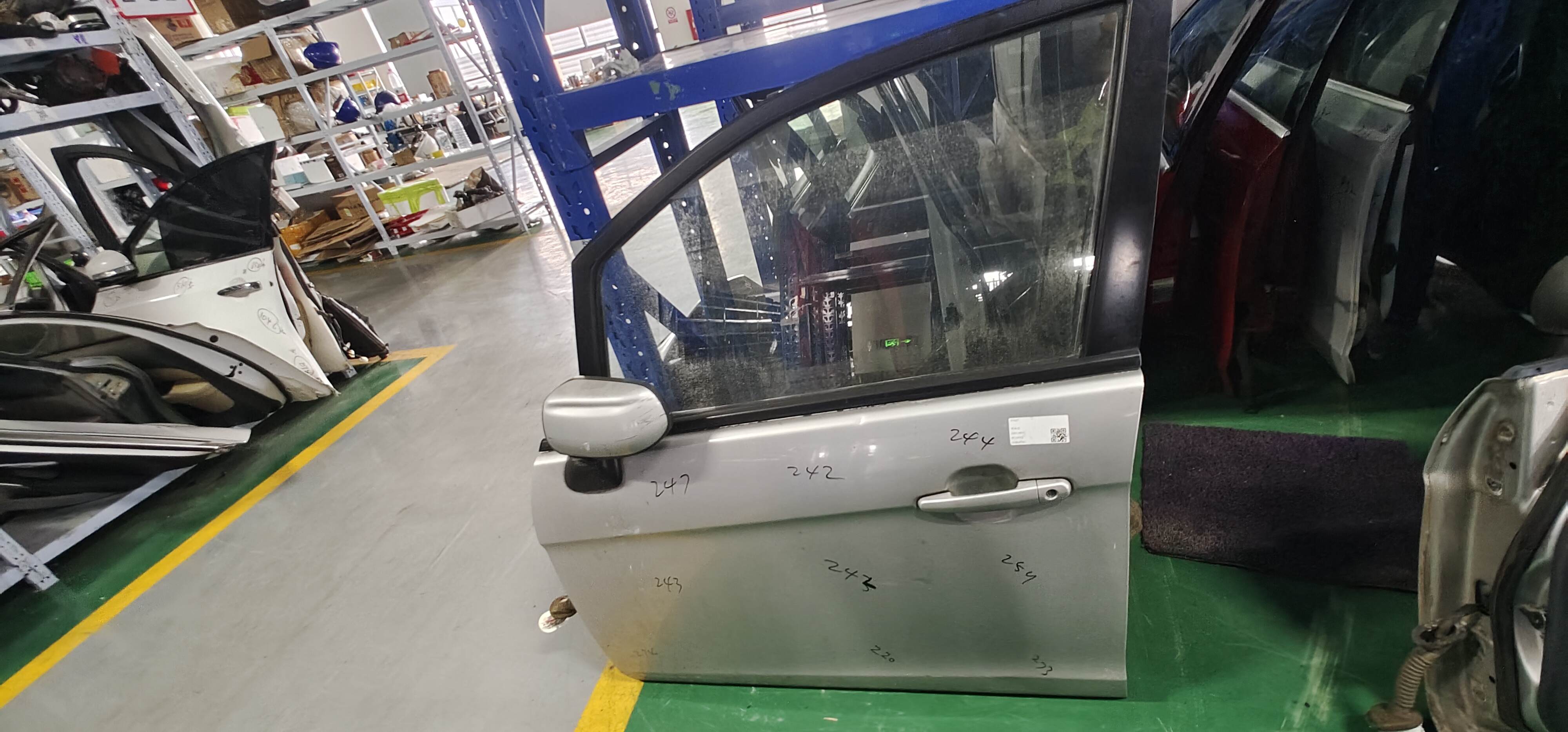 PA1059010M1 前门壳(右)