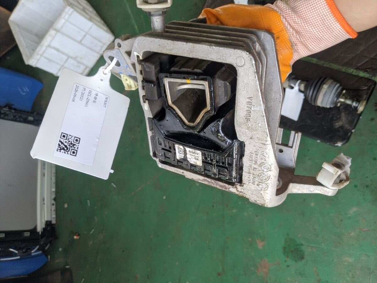 22118835566 发动机机脚胶(右)