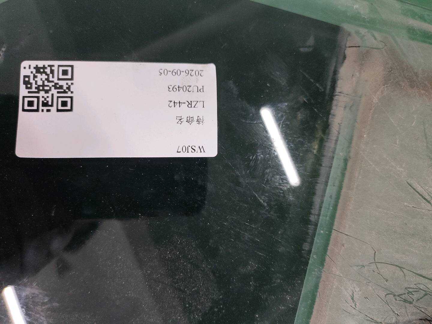 51337296448 前门玻璃(右)