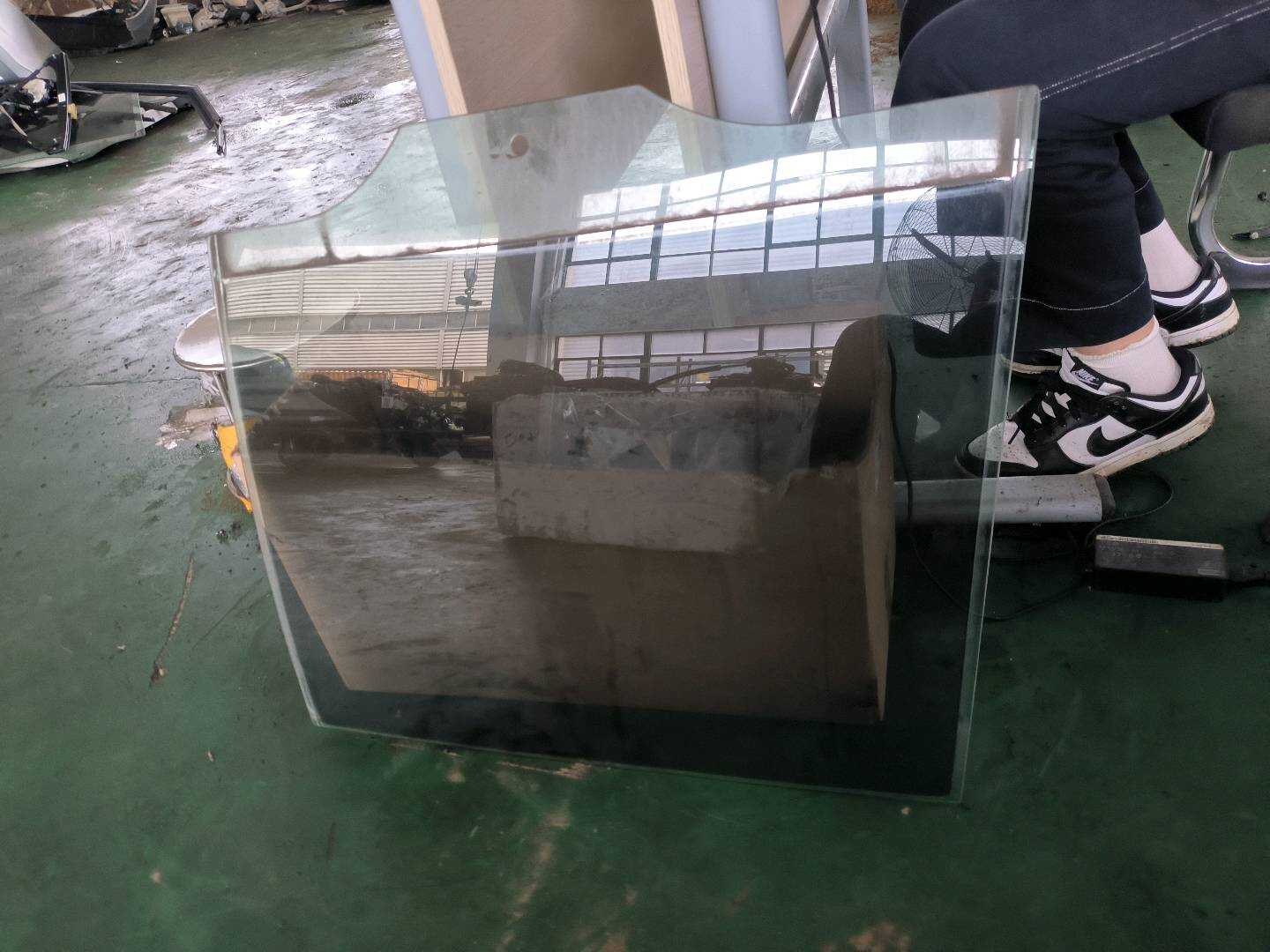 L510845025B 后门玻璃(左)