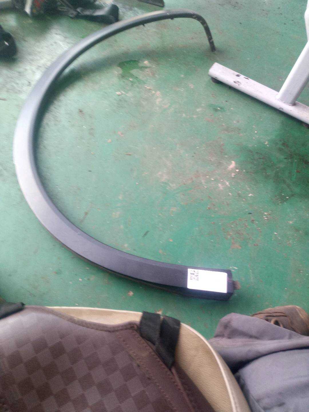 958559827209B9 后轮轮眉(左)