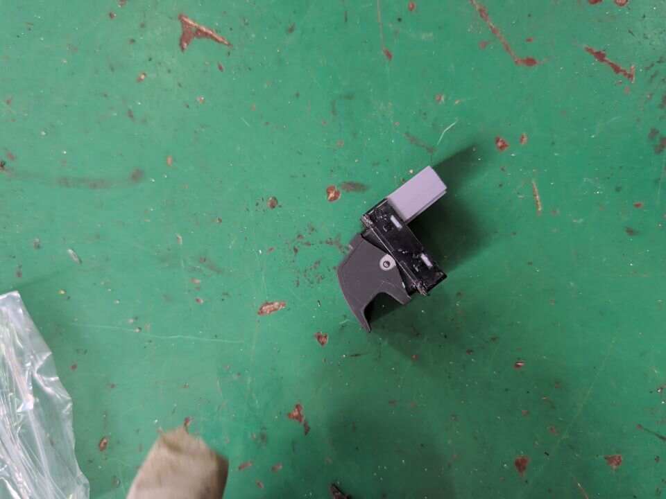 5JD959855 后门玻璃升降开关（右）