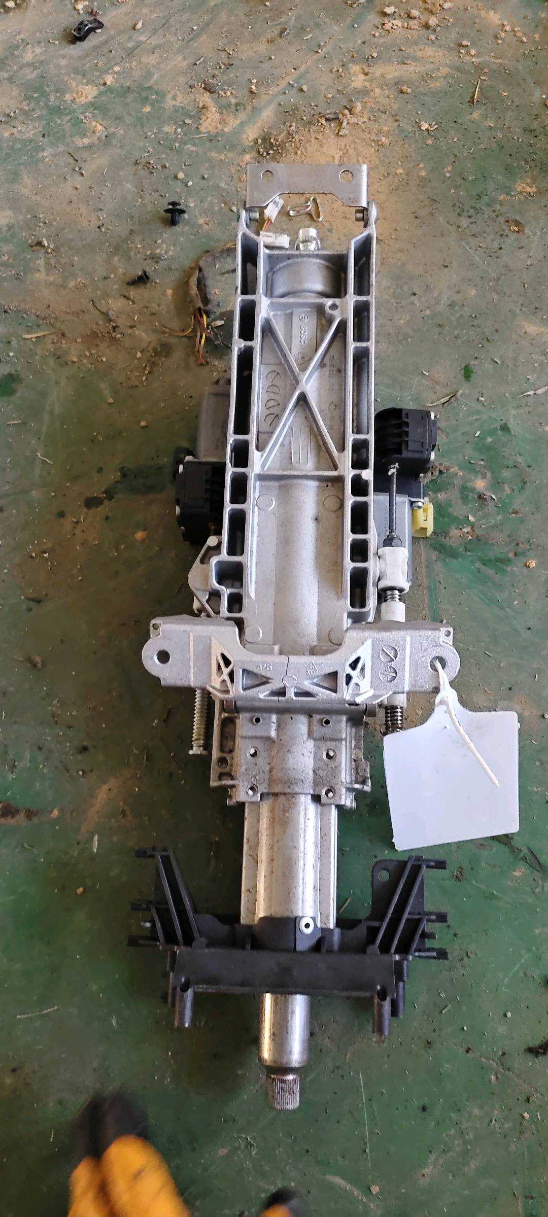 32306894879 Steering Column