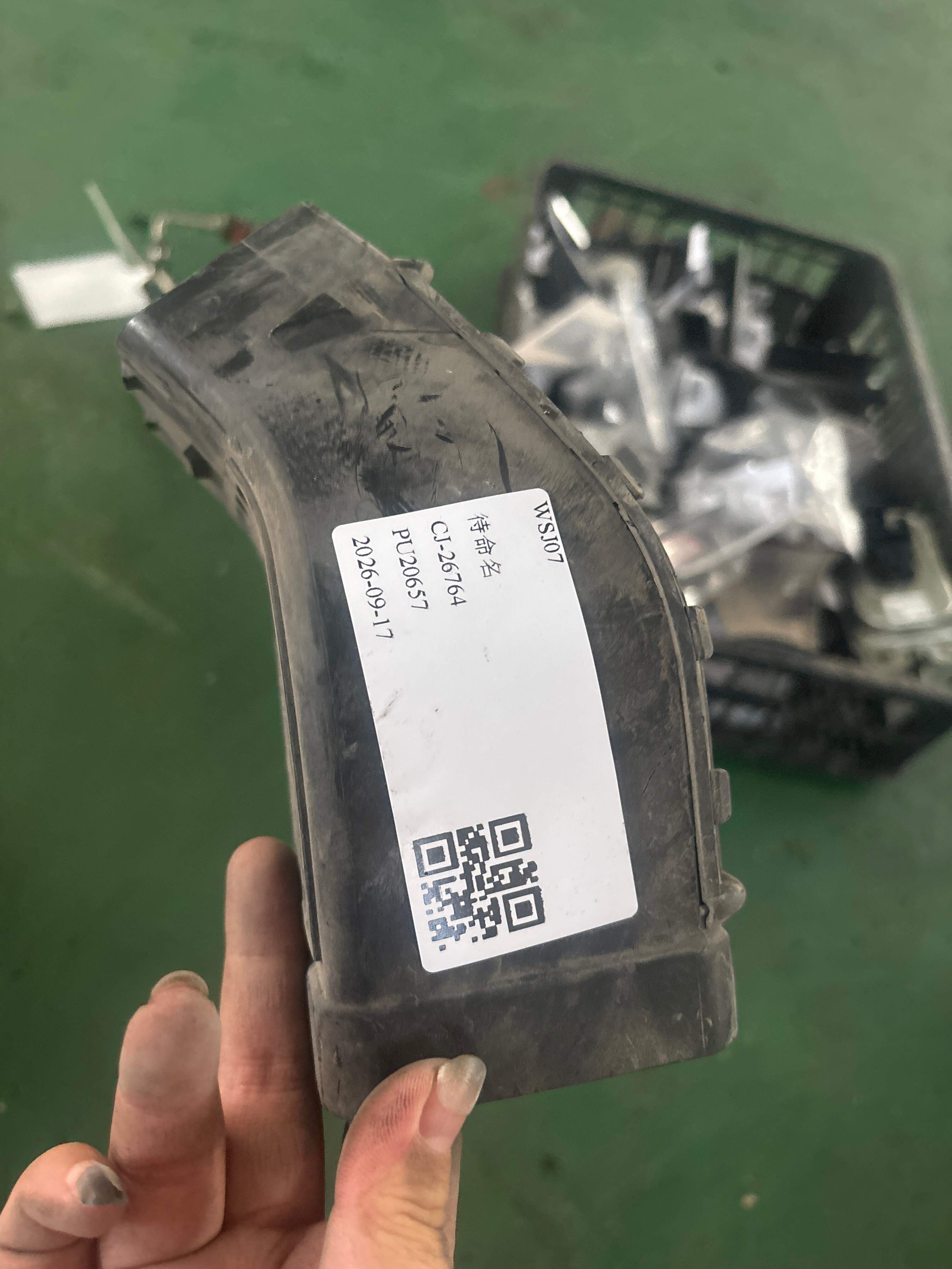 T2H2693 空气滤清器进气管连接管（左）