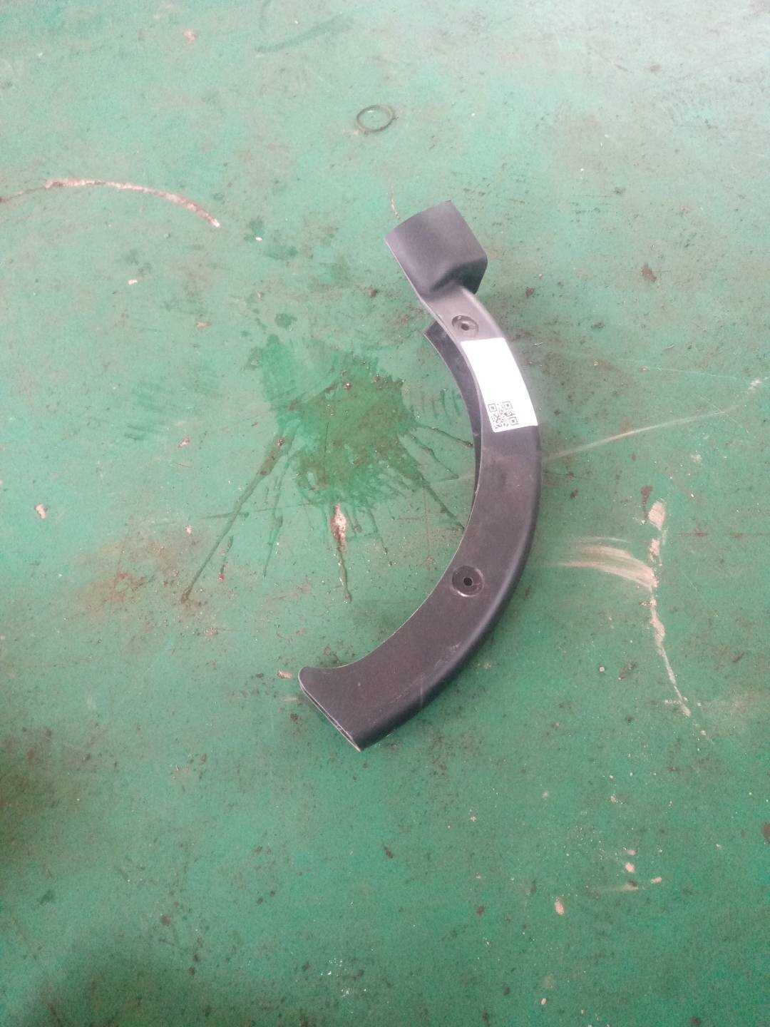 8WD971821 Trunk Lid Hinge Cover, Left