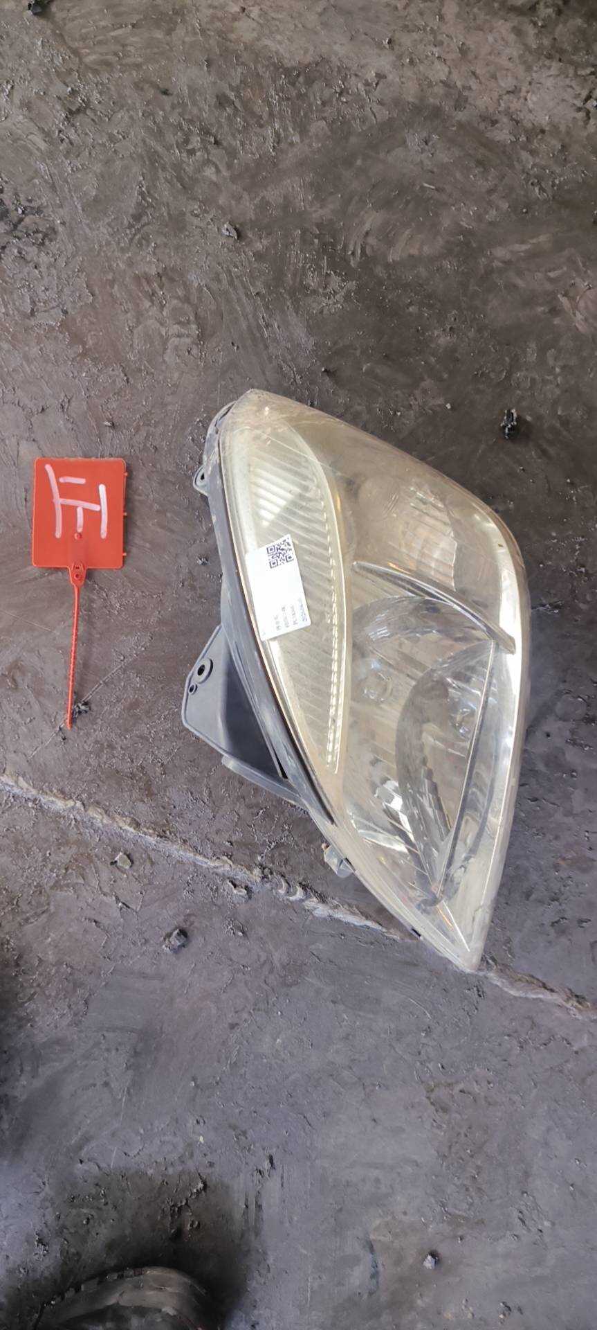 921010C000 前大灯总成（左）有点分不清楚左右
