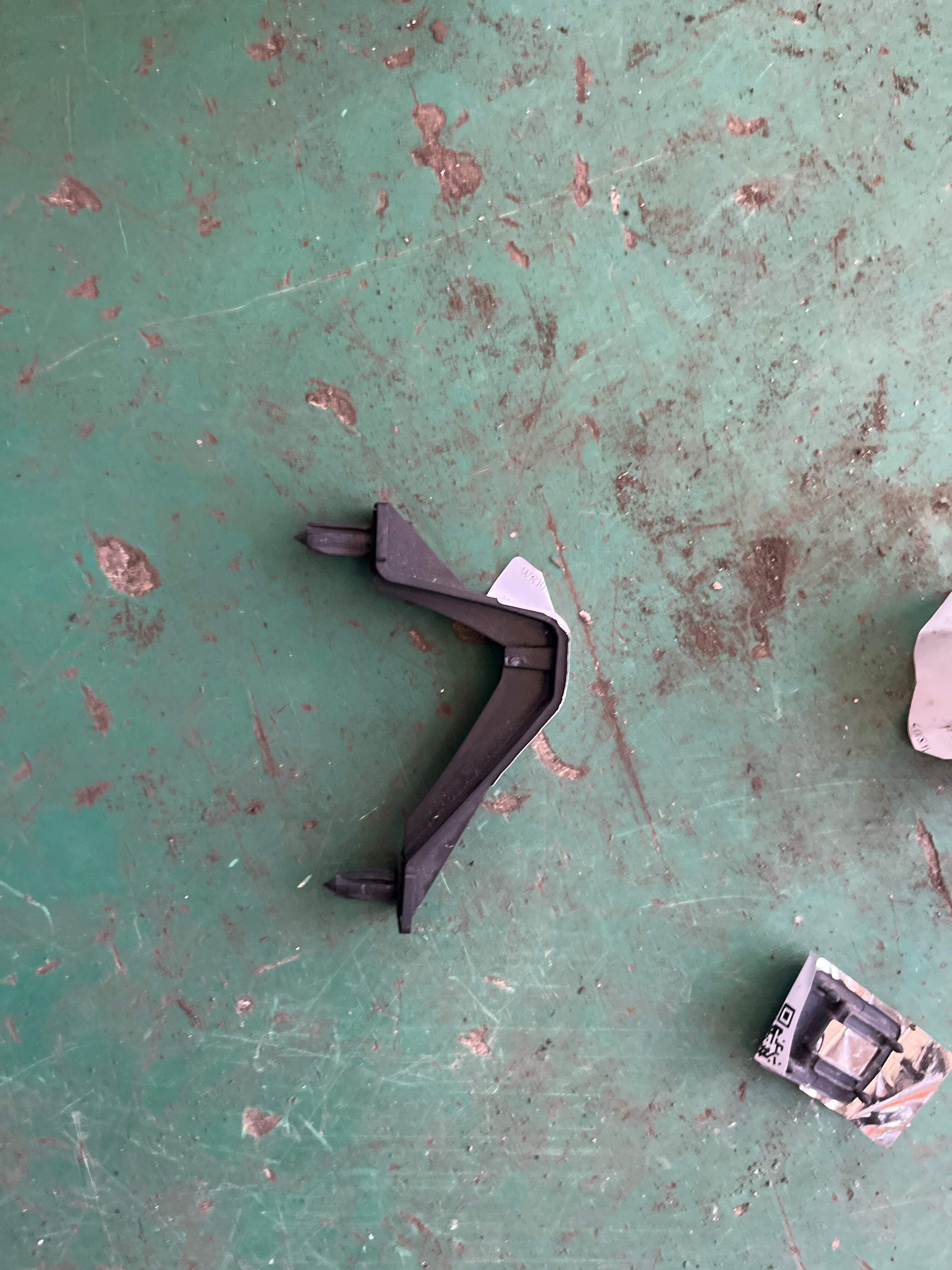 LR001801 Bracket